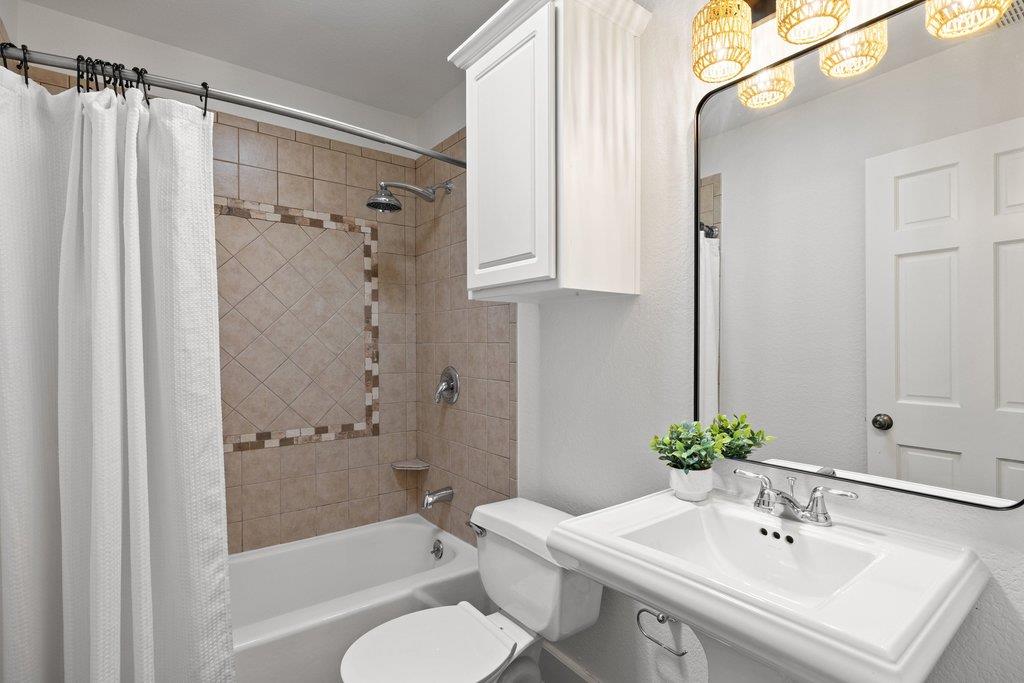 411 Lakeway Dr, Lakeway, TX 78734