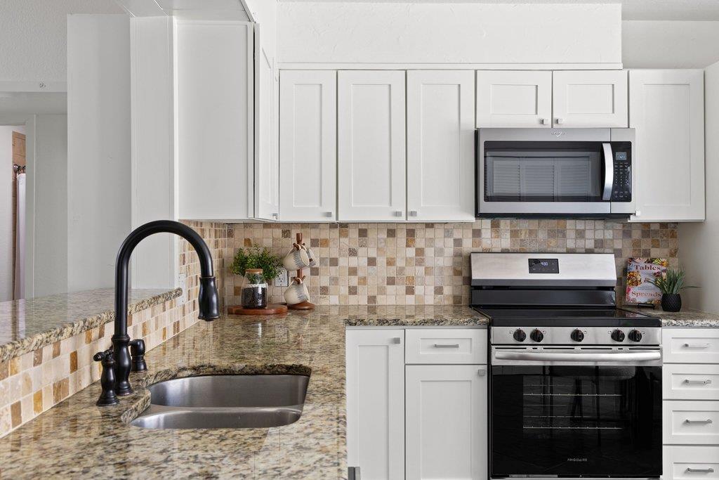 411 Lakeway Dr, Lakeway, TX 78734