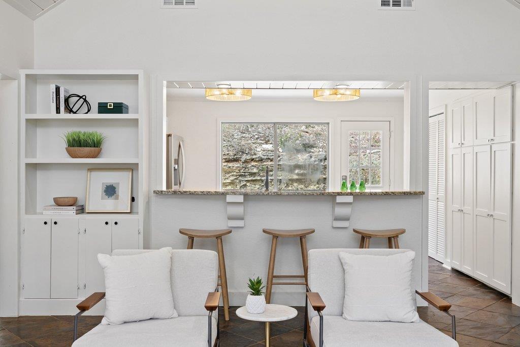 411 Lakeway Dr, Lakeway, TX 78734