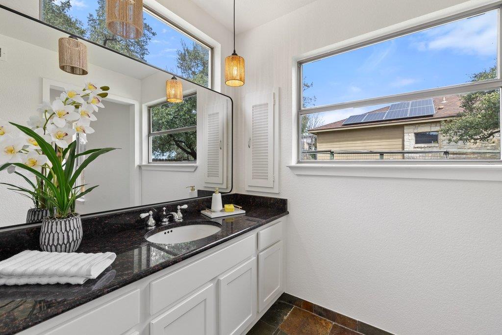 411 Lakeway Dr, Lakeway, TX 78734