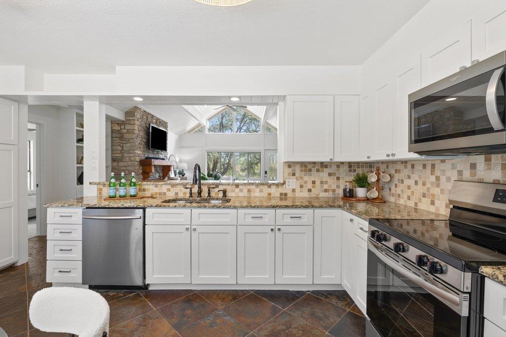 411 Lakeway Dr, Lakeway, TX 78734