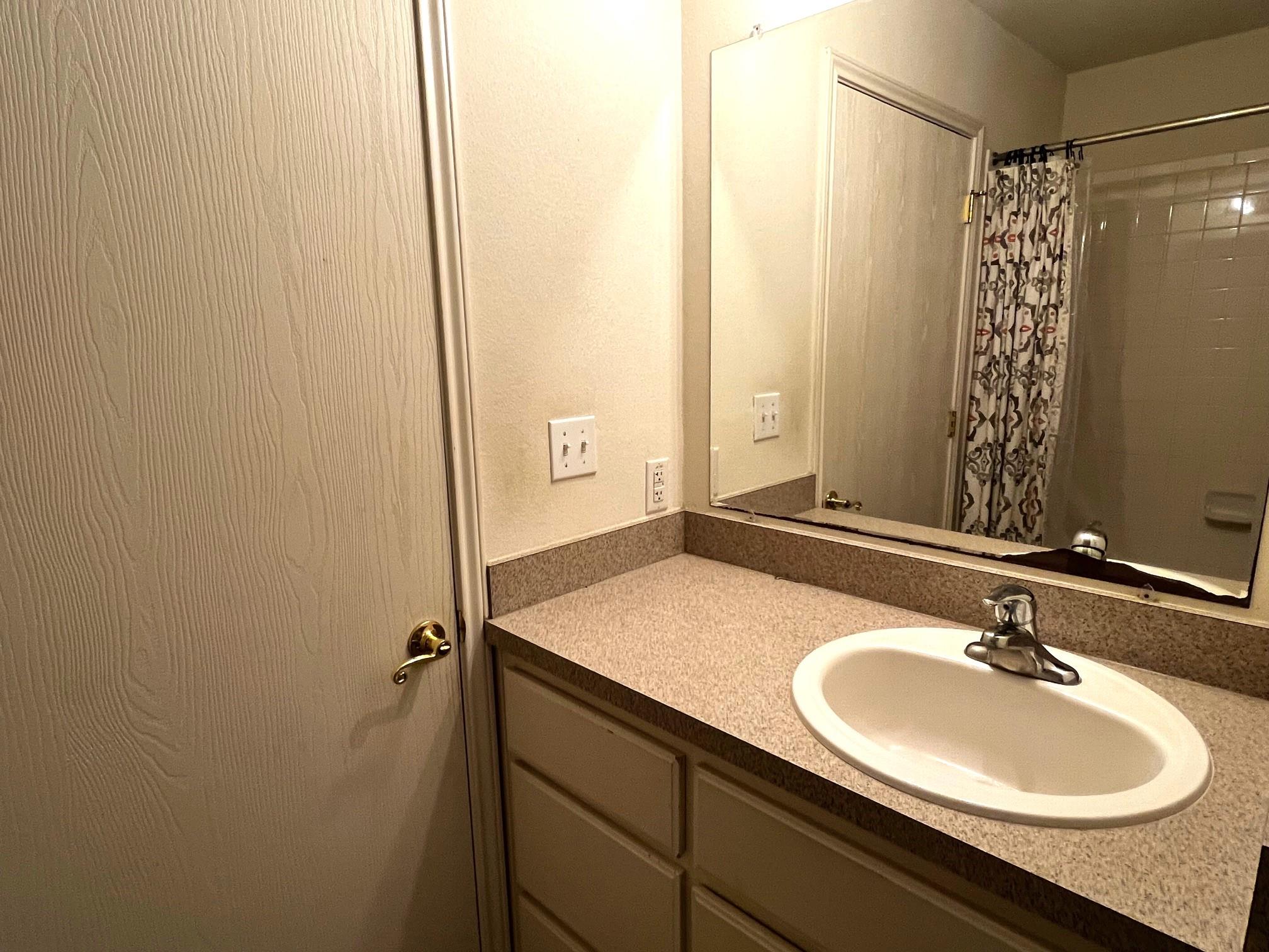 833 E Camp St, La Grange, TX 78945