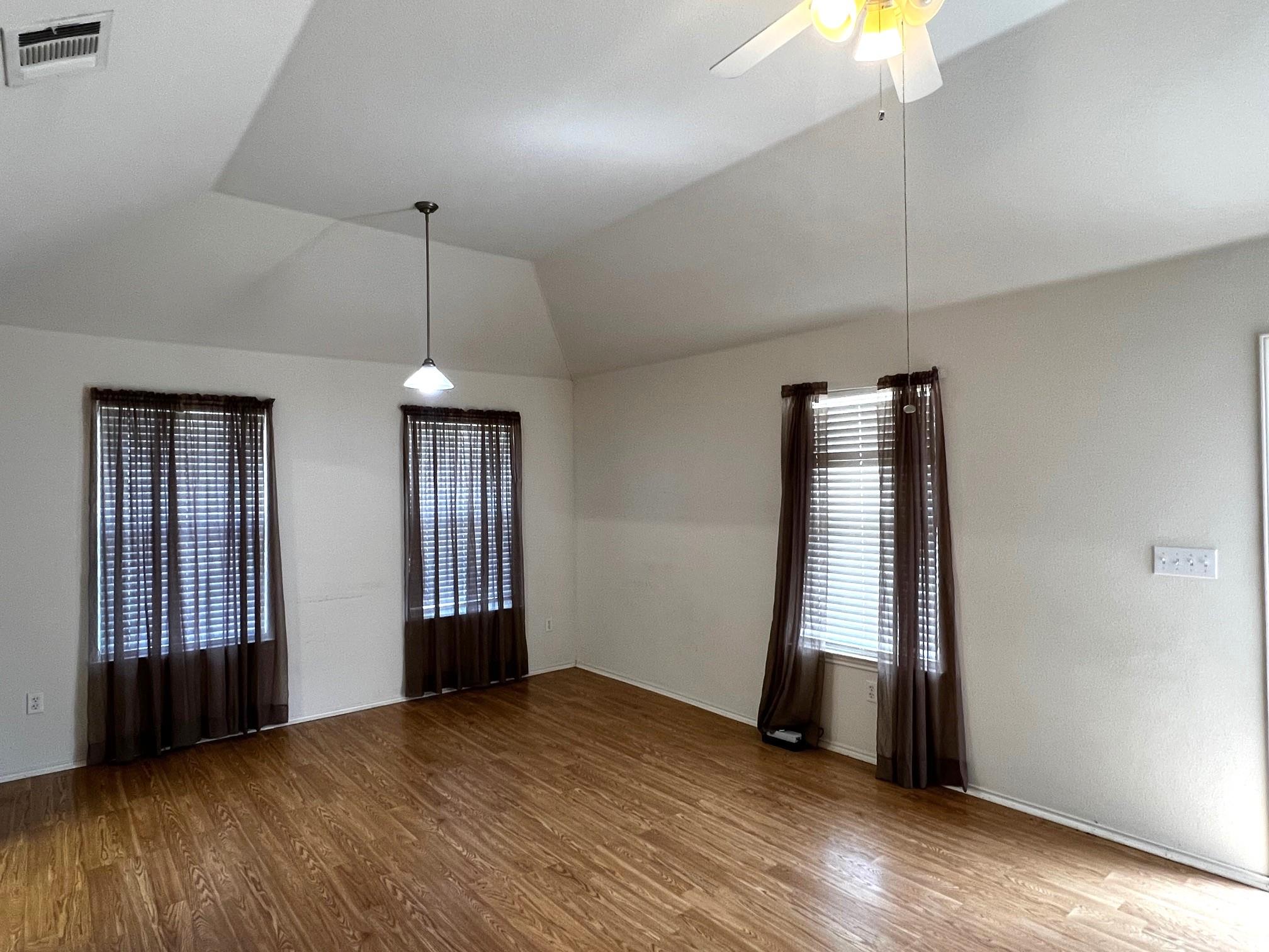 833 E Camp St, La Grange, TX 78945