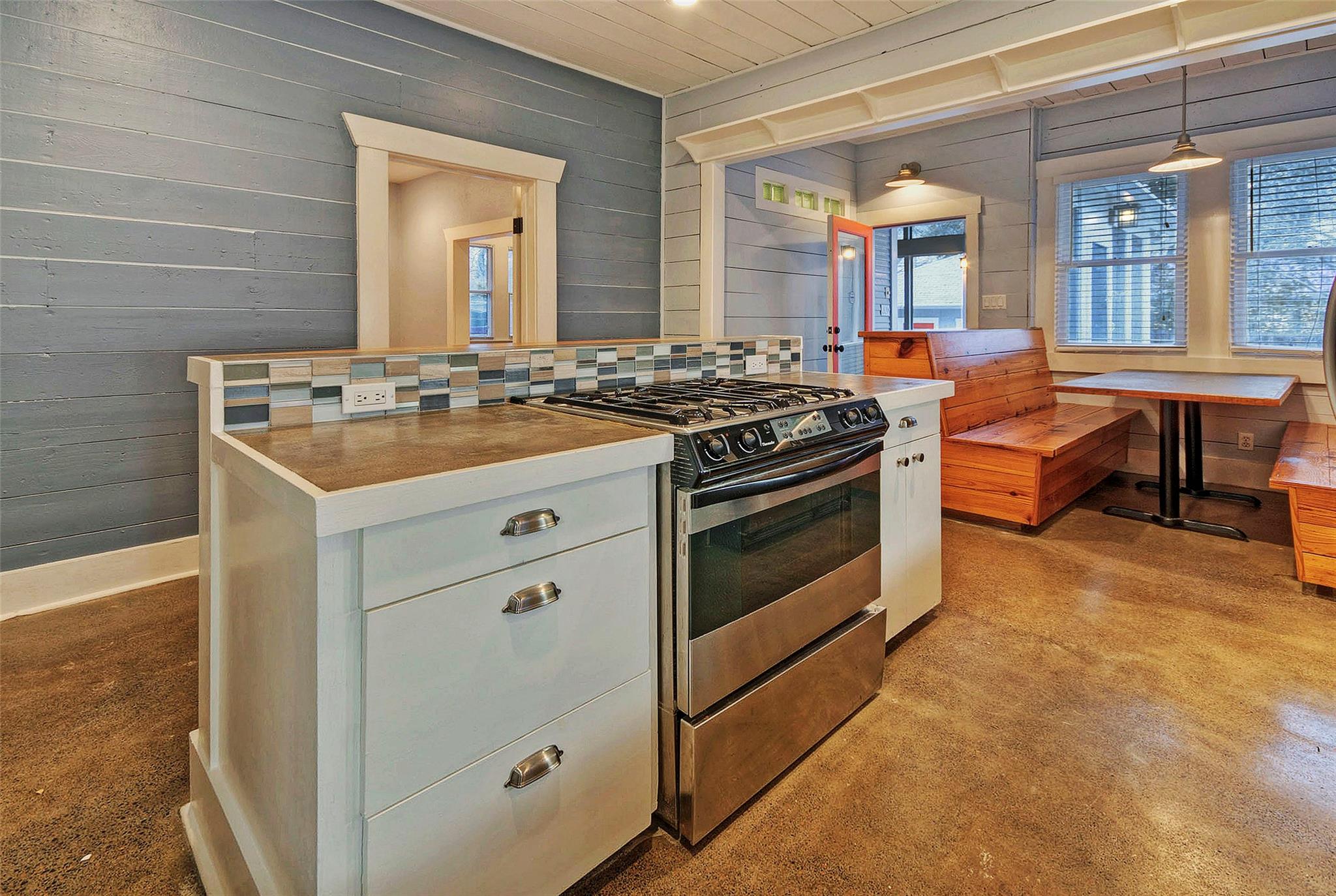 1704 Nickerson St, Austin, TX 78704