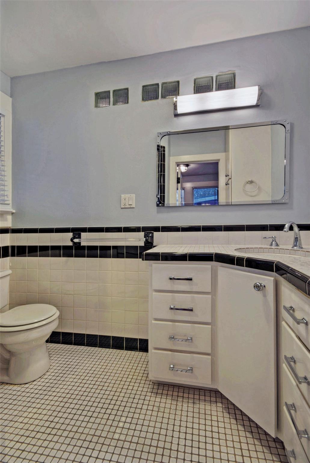 1704 Nickerson St, Austin, TX 78704