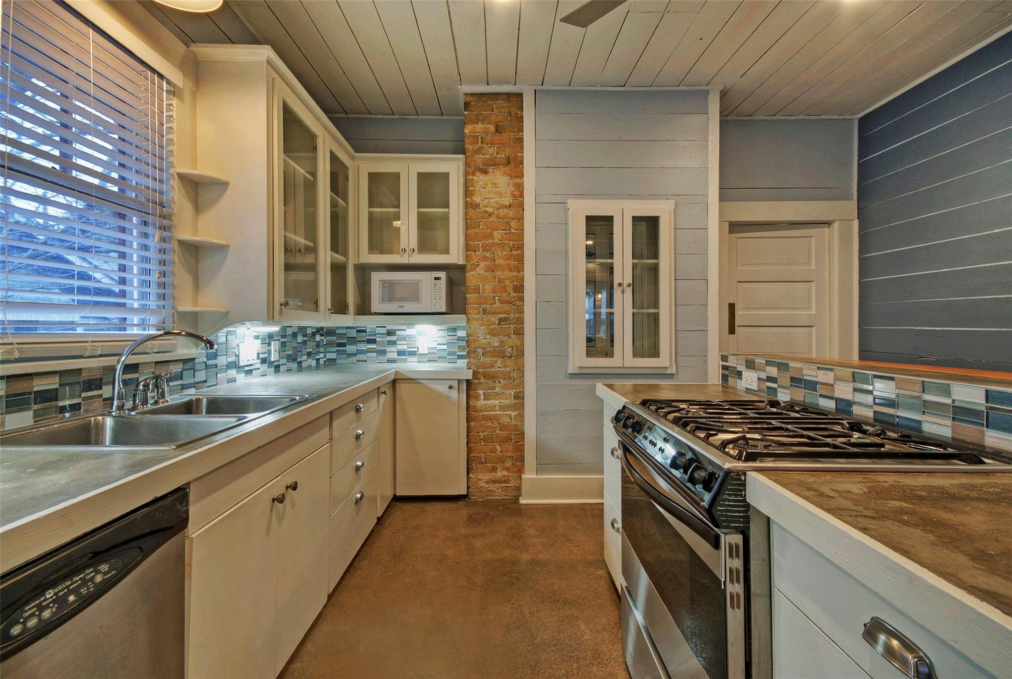 1704 Nickerson St, Austin, TX 78704