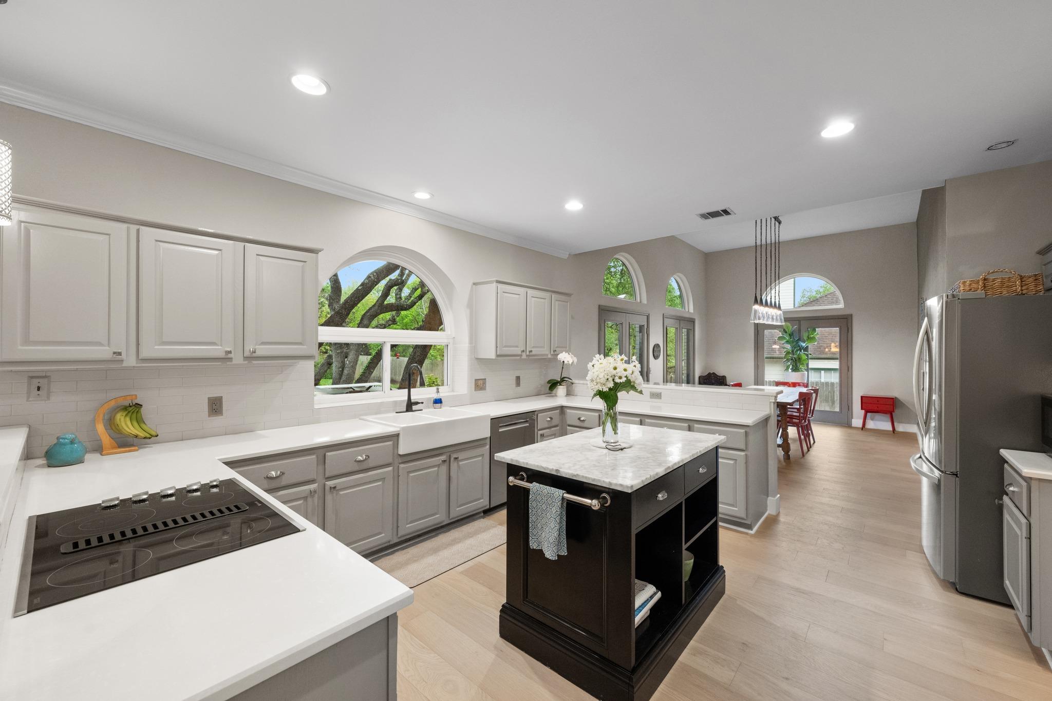 10080 Circleview Dr, Austin, TX 78733