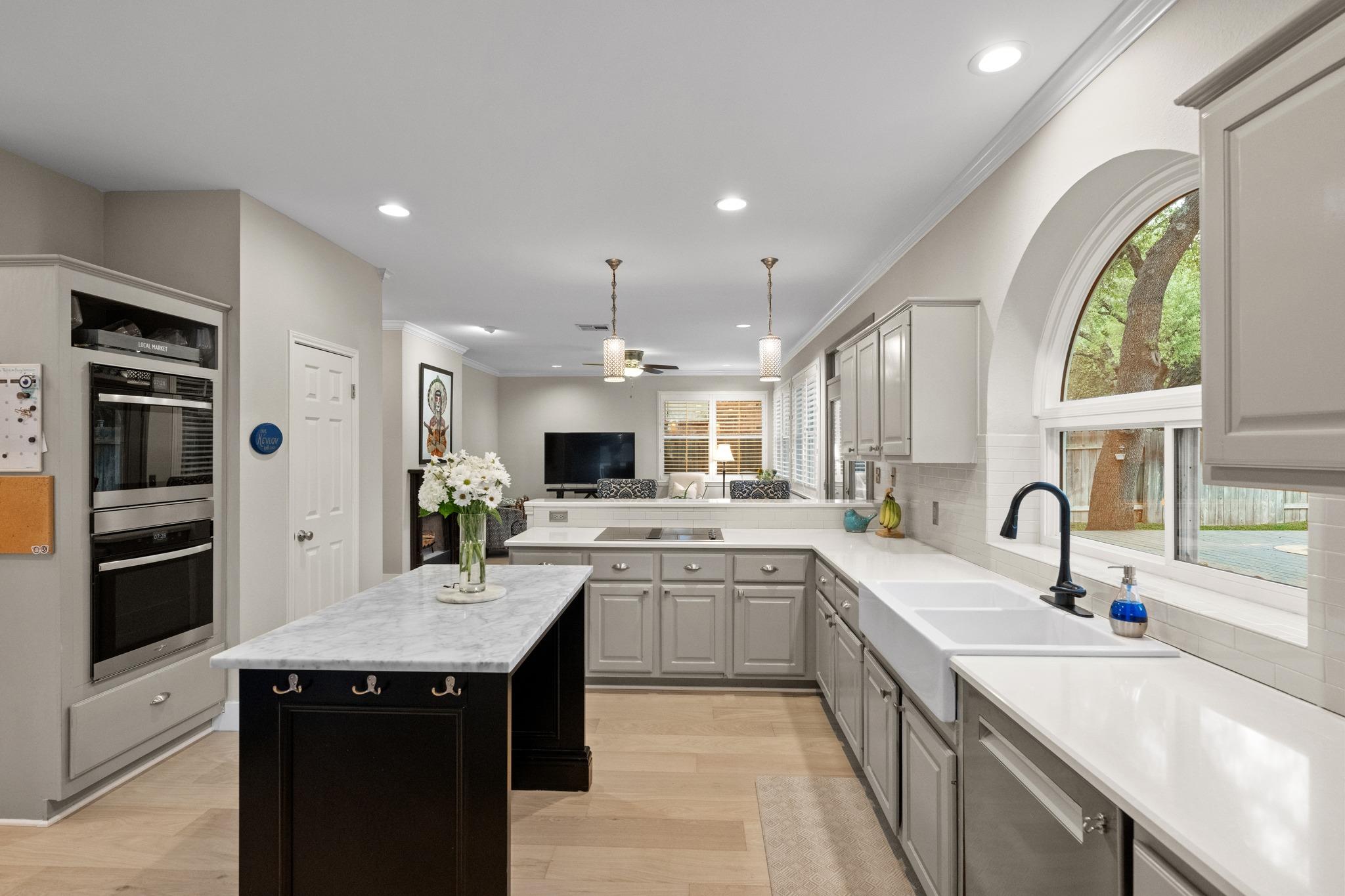 10080 Circleview Dr, Austin, TX 78733