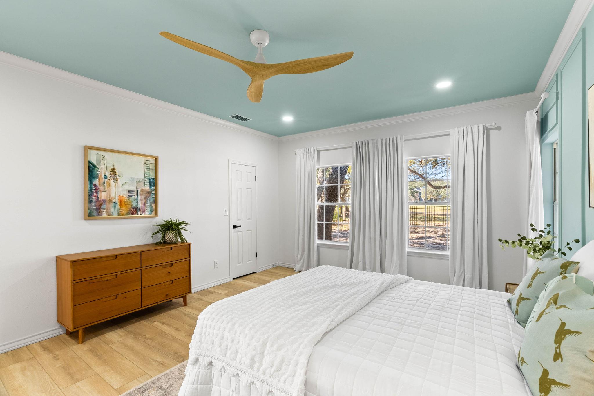 113 Royal Oaks Dr, Rockport, TX 78382