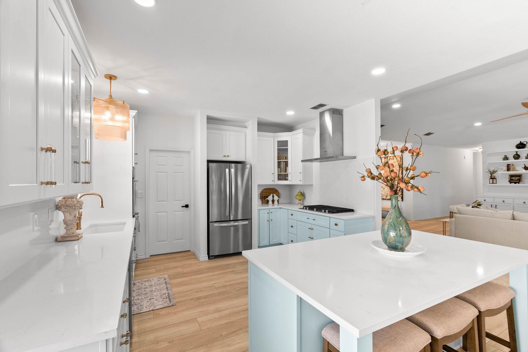 113 Royal Oaks Dr, Rockport, TX 78382