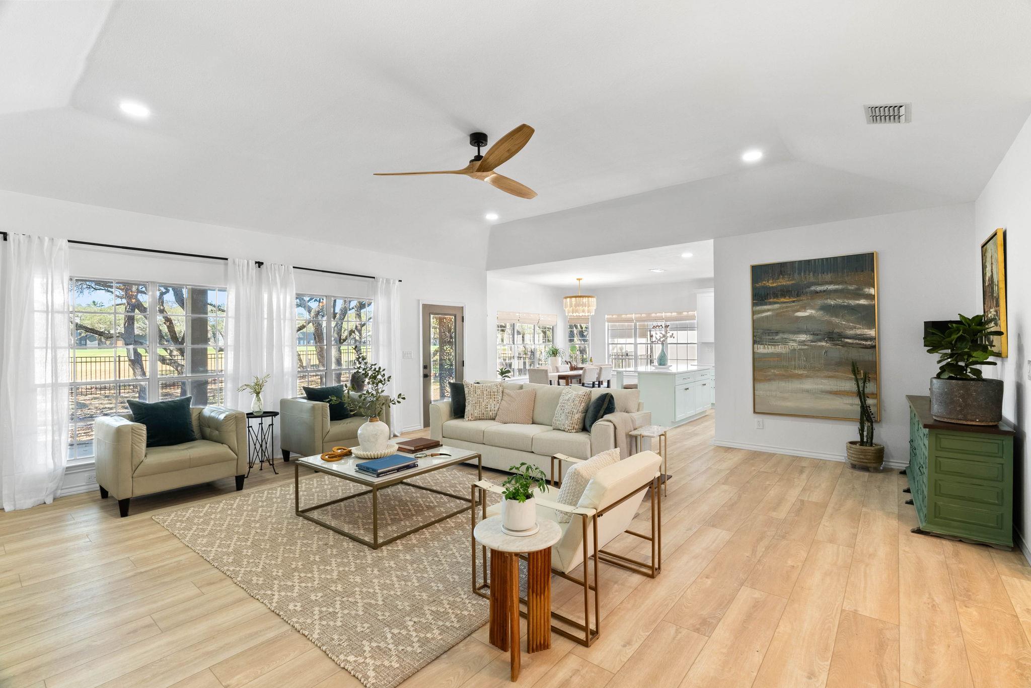 113 Royal Oaks Dr, Rockport, TX 78382