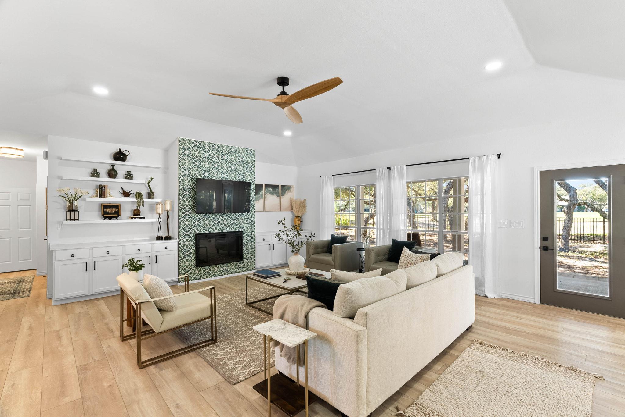 113 Royal Oaks Dr, Rockport, TX 78382