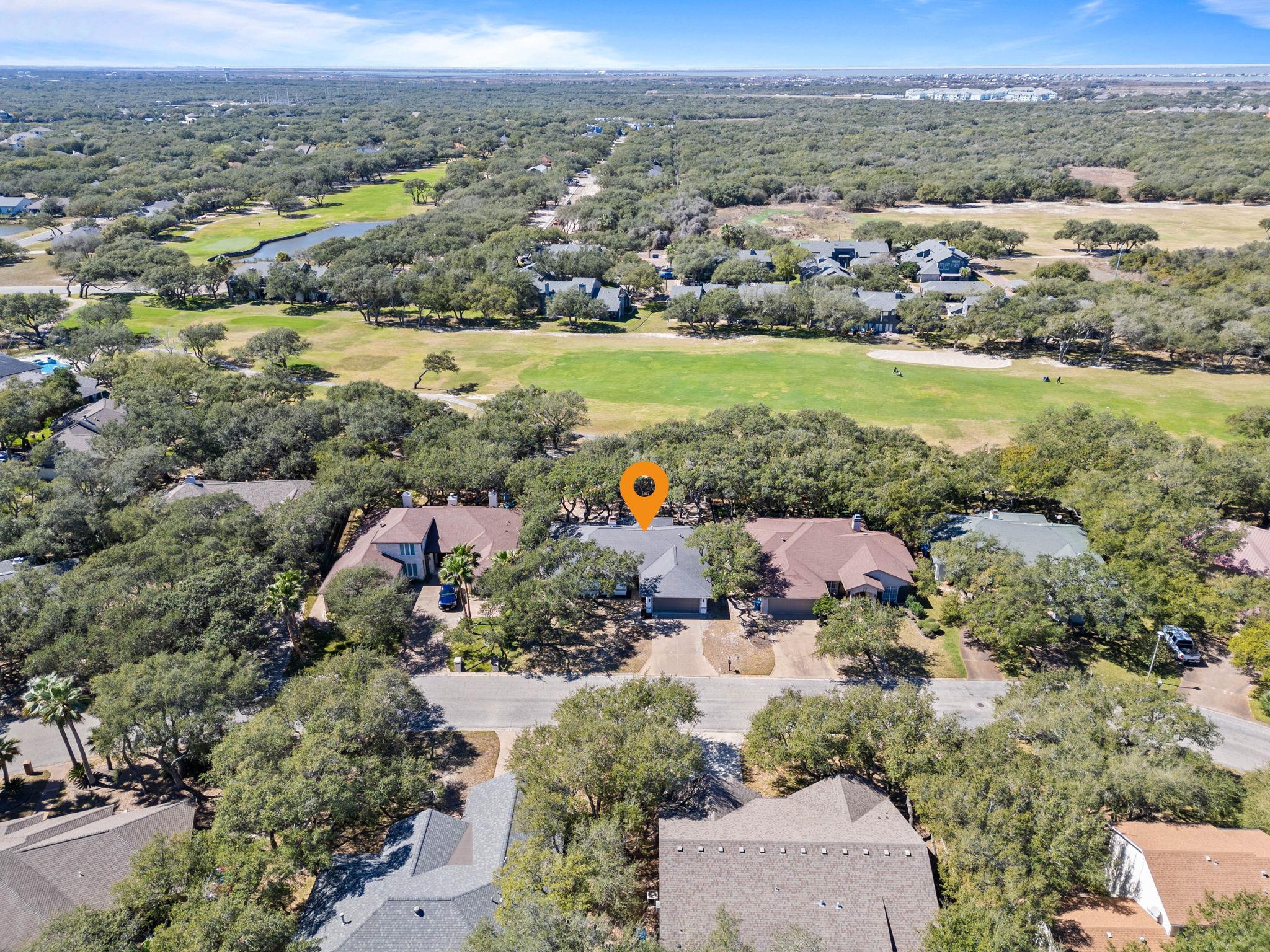 113 Royal Oaks Dr, Rockport, TX 78382