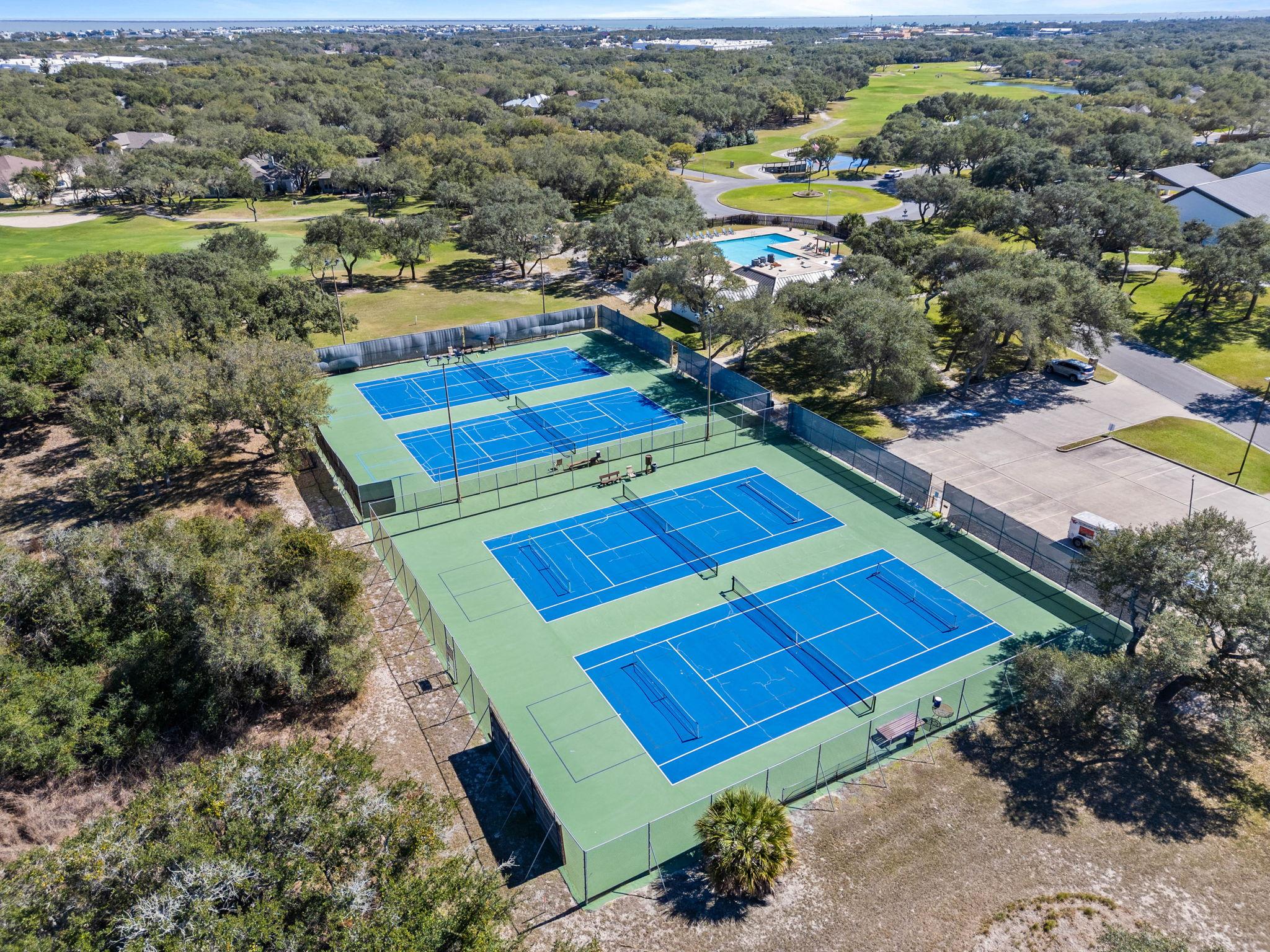 113 Royal Oaks Dr, Rockport, TX 78382