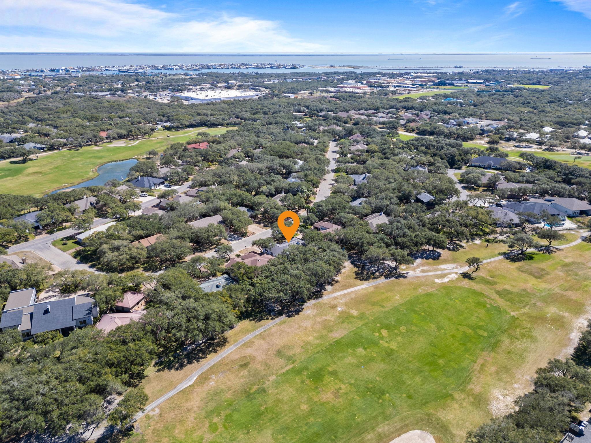 113 Royal Oaks Dr, Rockport, TX 78382