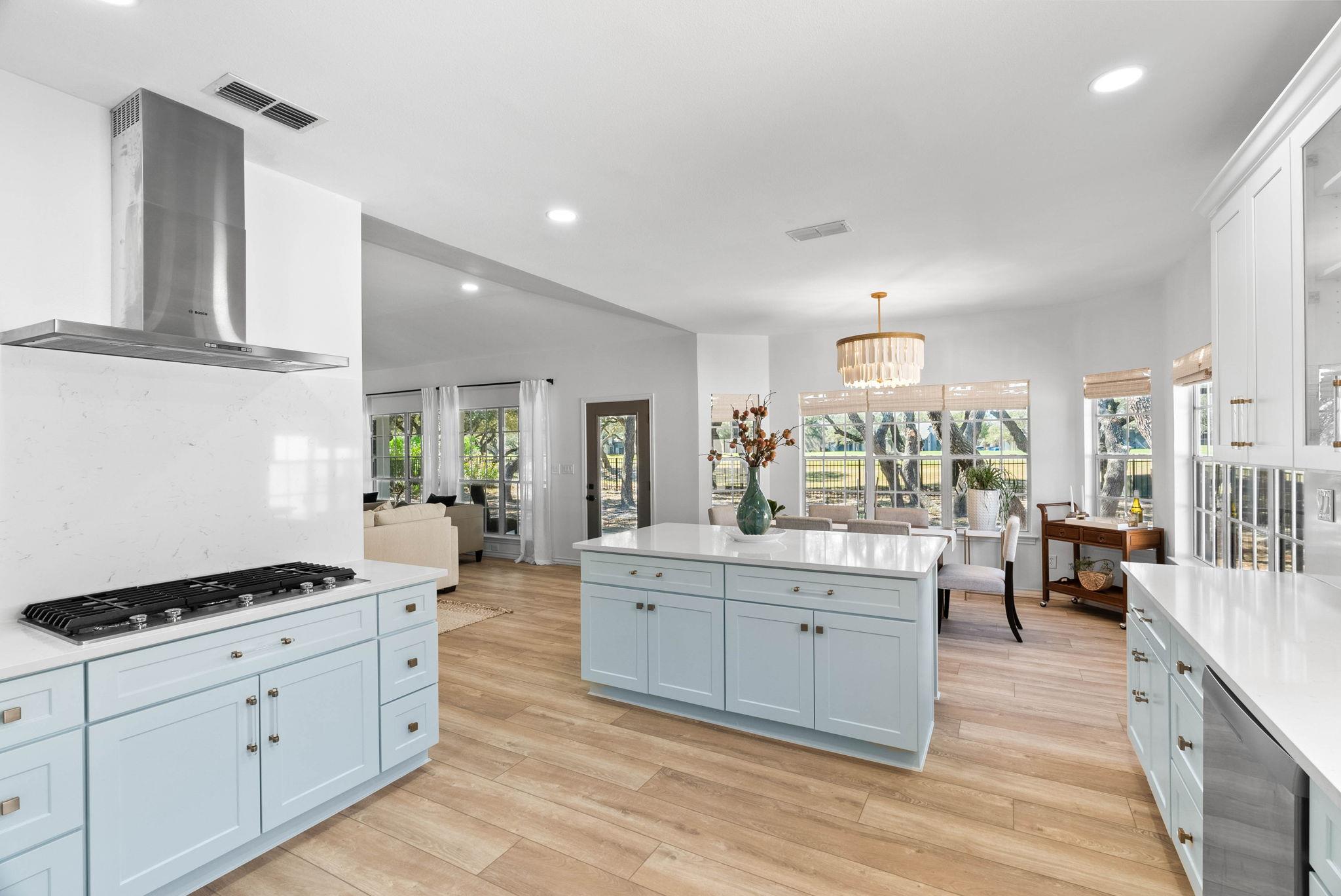 113 Royal Oaks Dr, Rockport, TX 78382