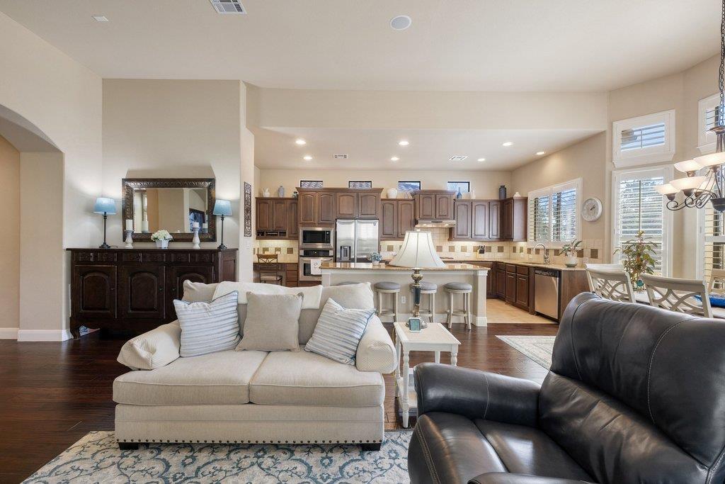 115 Reflection Bay Ct, Austin, TX 78738