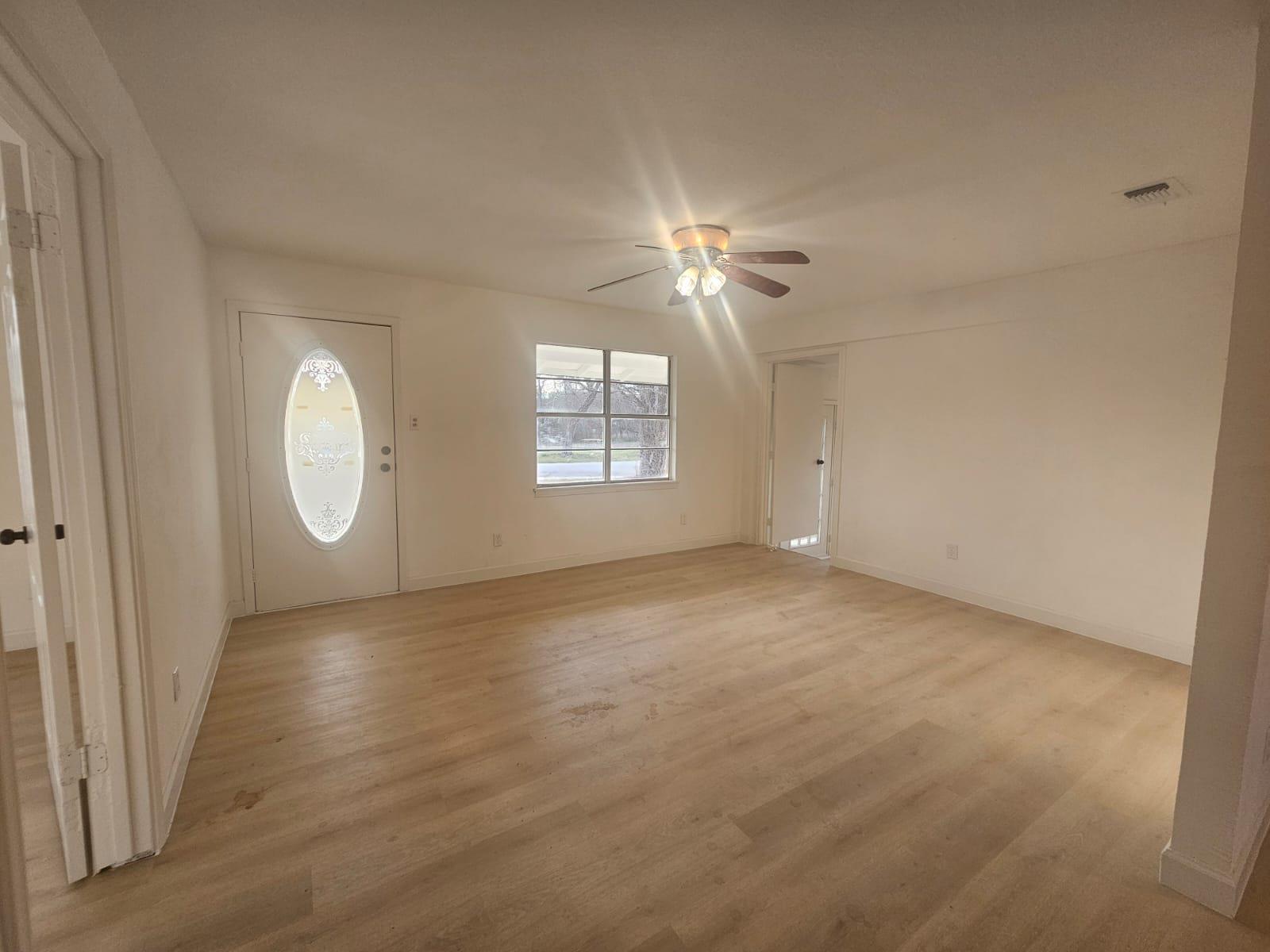 1300 Hondo St, Lockhart, TX 78644