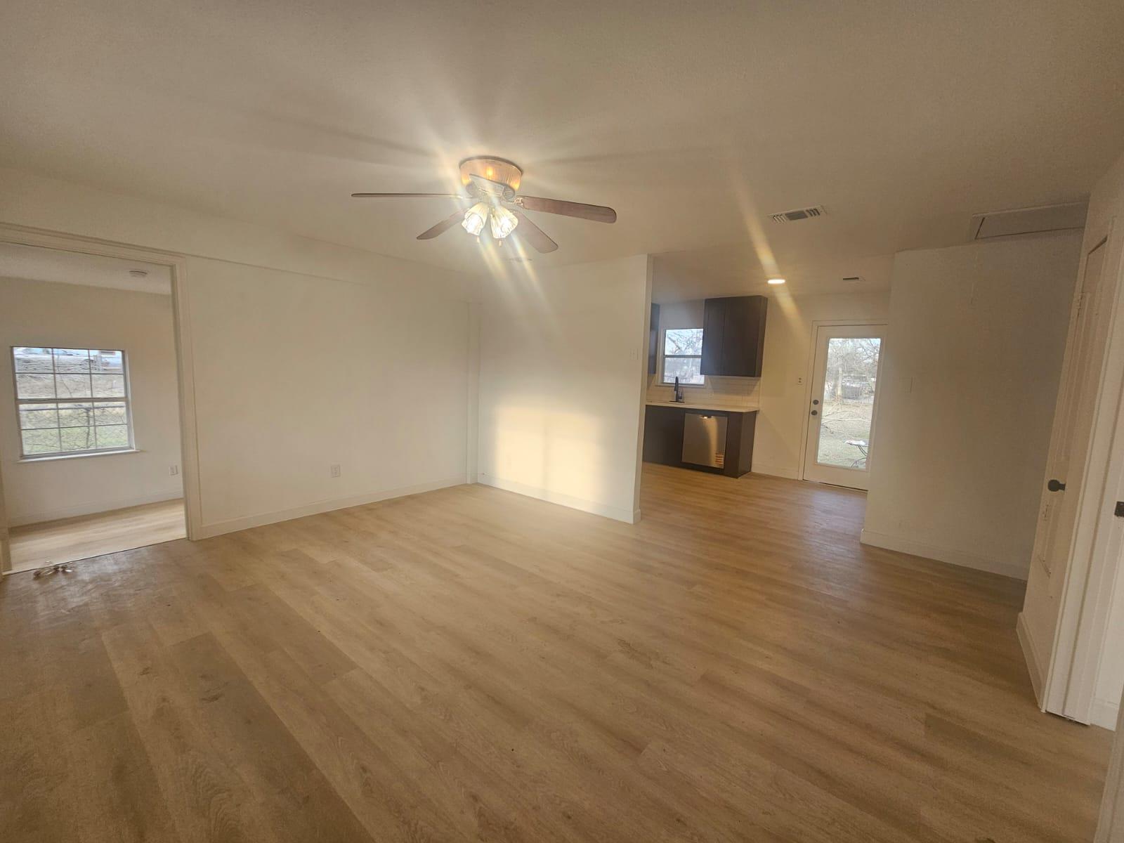 1300 Hondo St, Lockhart, TX 78644