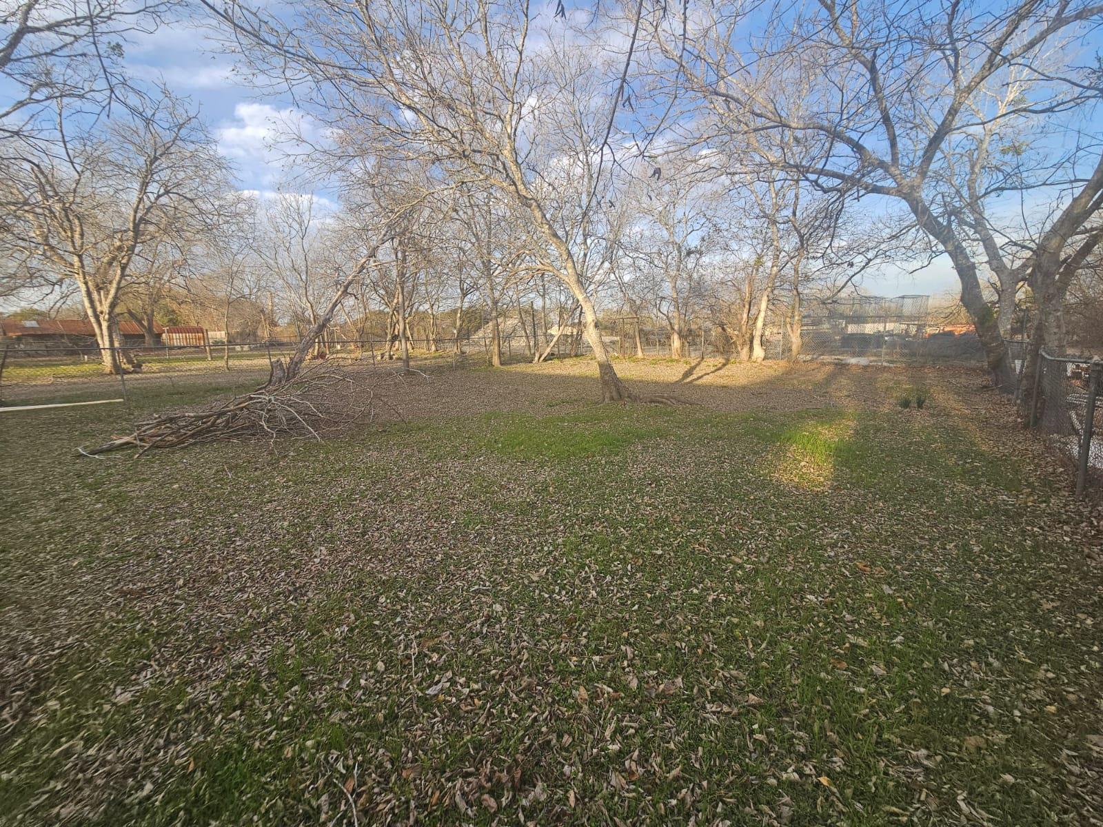 1300 Hondo St, Lockhart, TX 78644