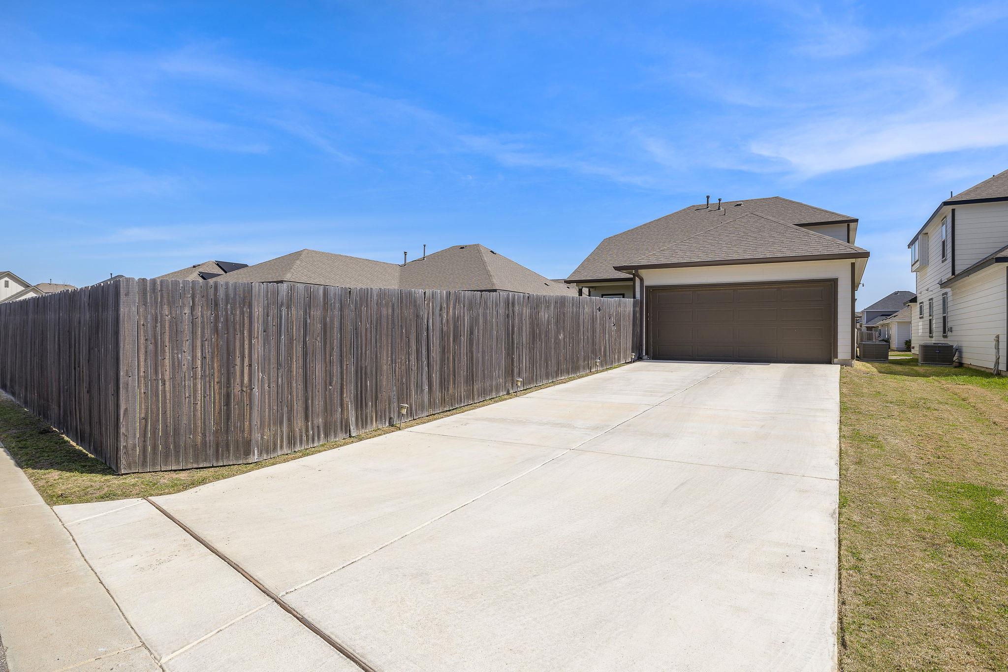 105 Hackberry Branch Dr, Hutto, TX 78634