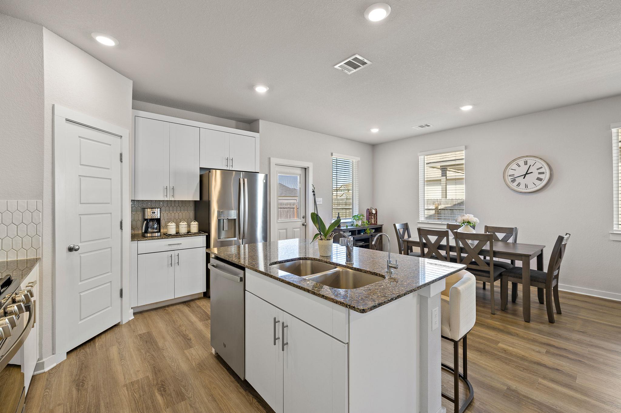 105 Hackberry Branch Dr, Hutto, TX 78634