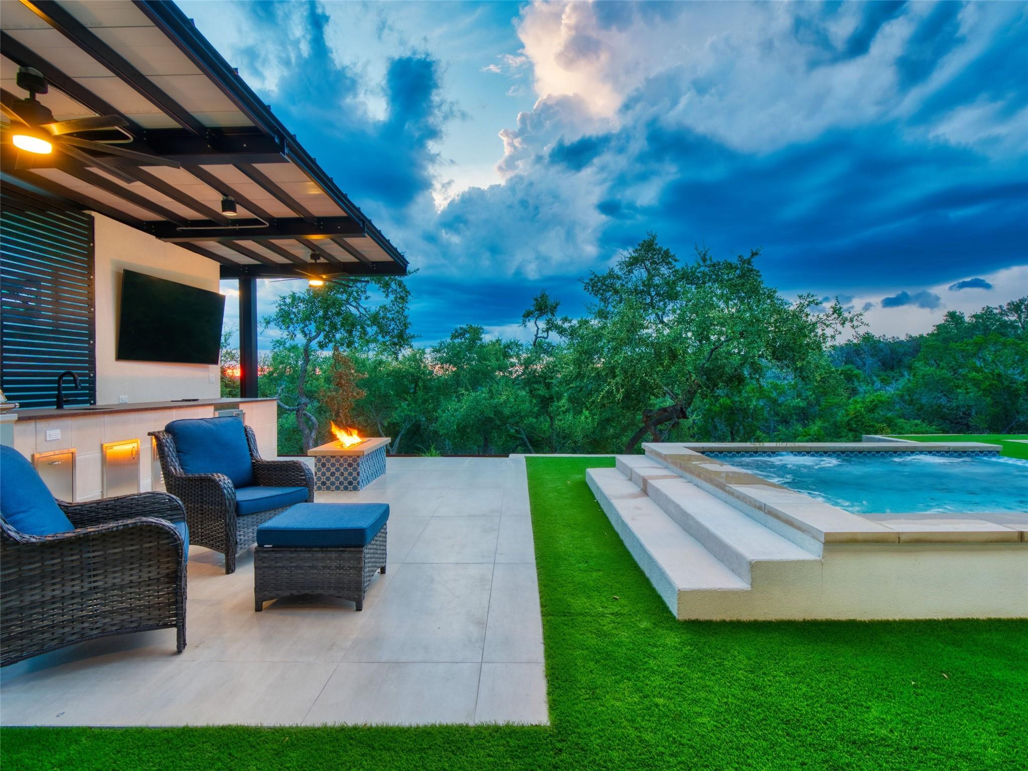 1104 SUMMIT RIDGE DR Dr, New Braunfels, TX 78132