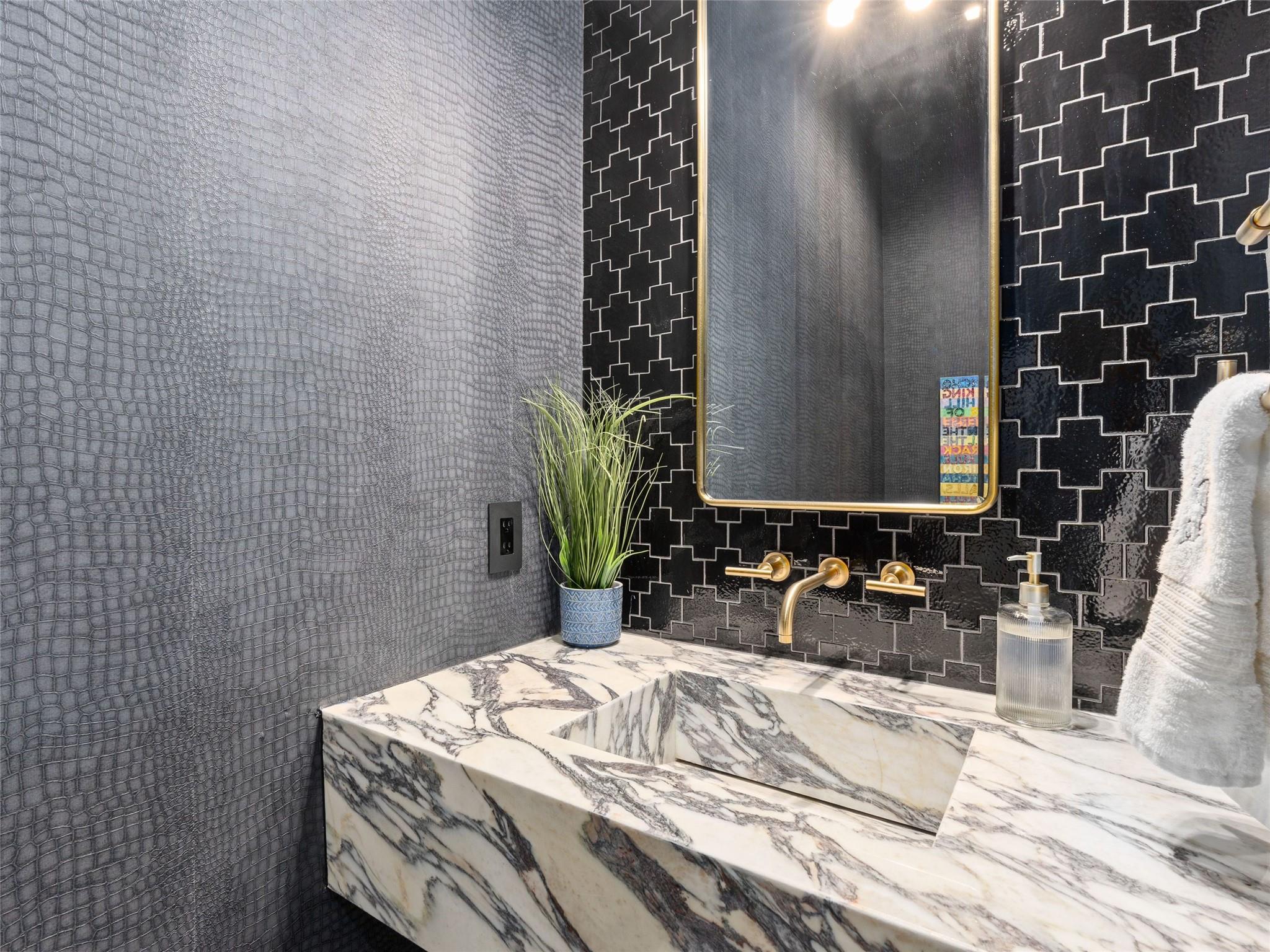 1104 SUMMIT RIDGE DR Dr, New Braunfels, TX 78132