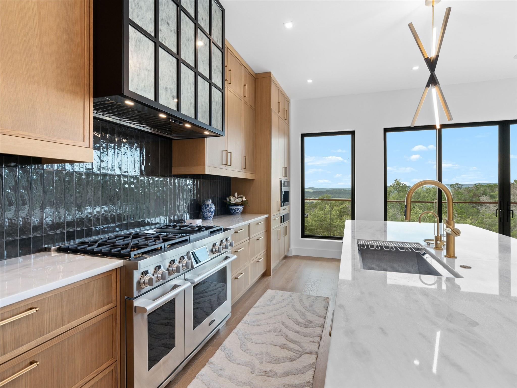 1104 SUMMIT RIDGE DR Dr, New Braunfels, TX 78132