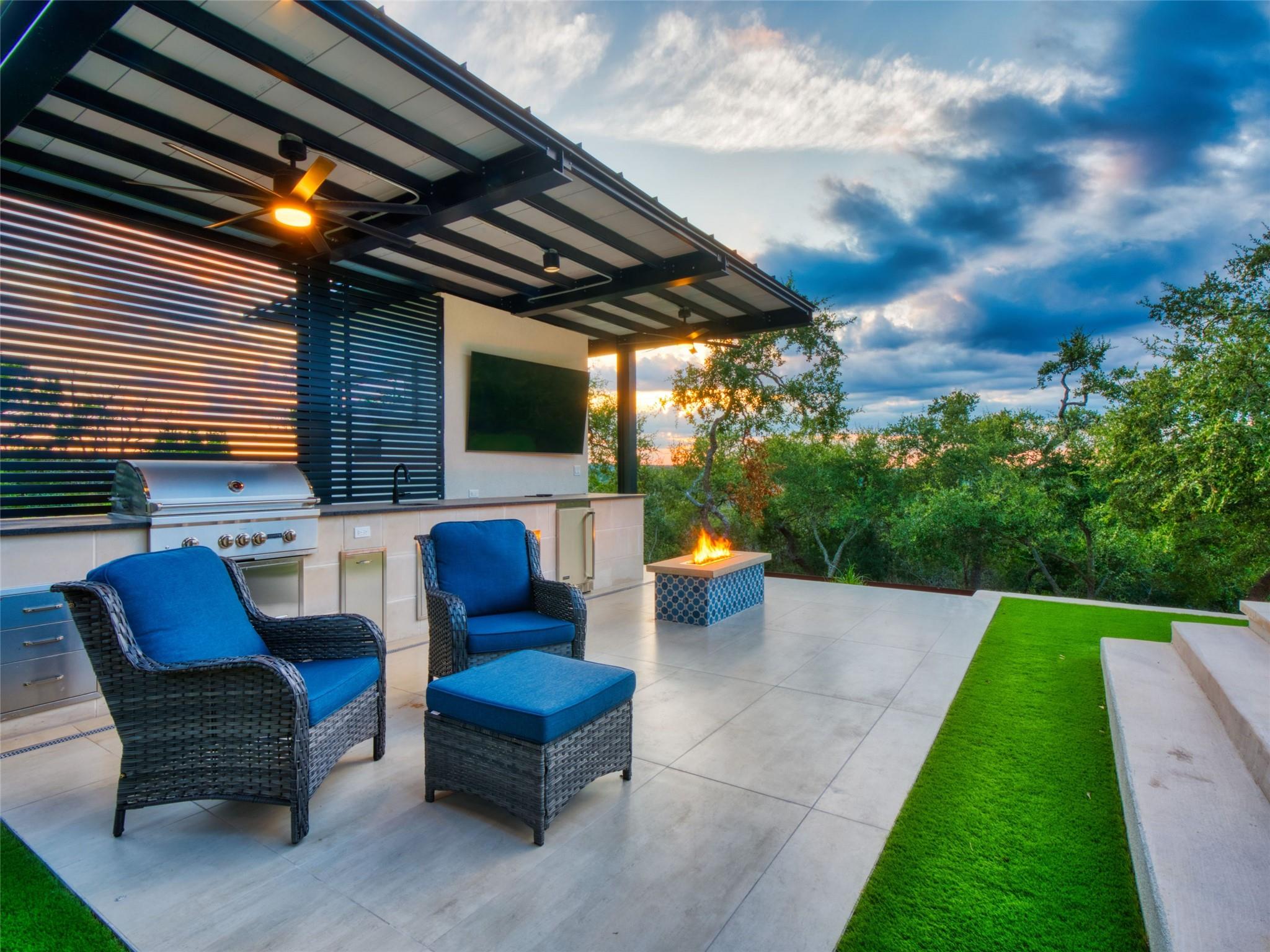 1104 SUMMIT RIDGE DR Dr, New Braunfels, TX 78132