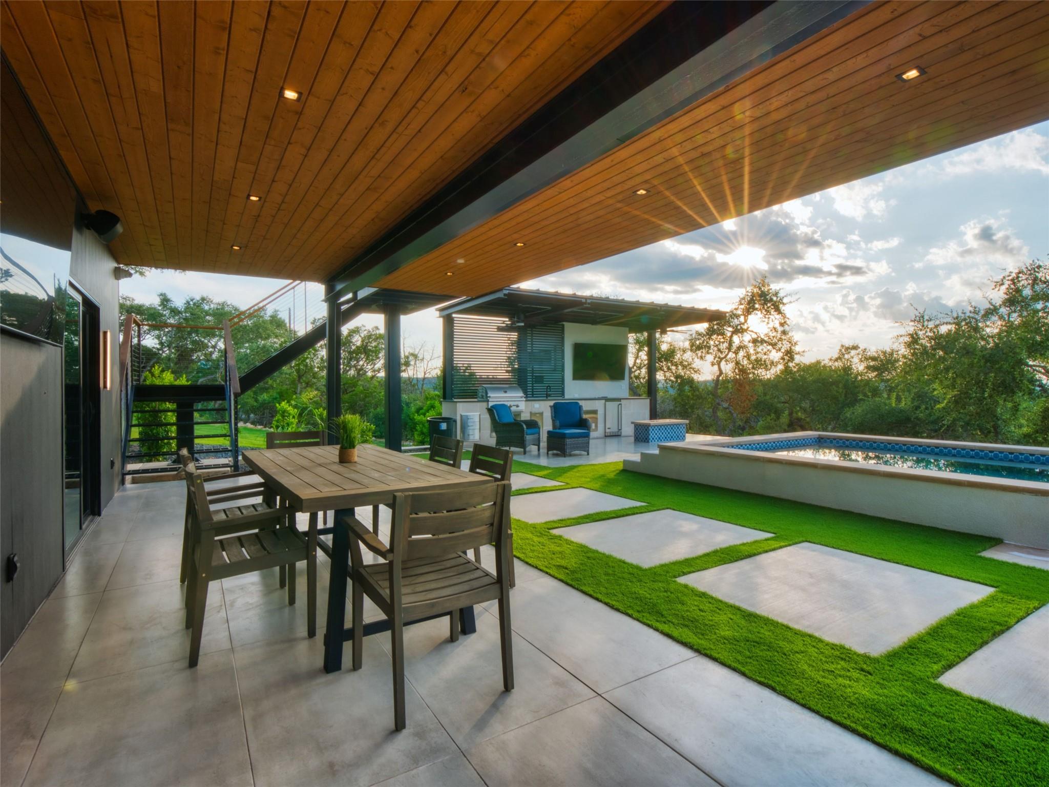 1104 SUMMIT RIDGE DR Dr, New Braunfels, TX 78132