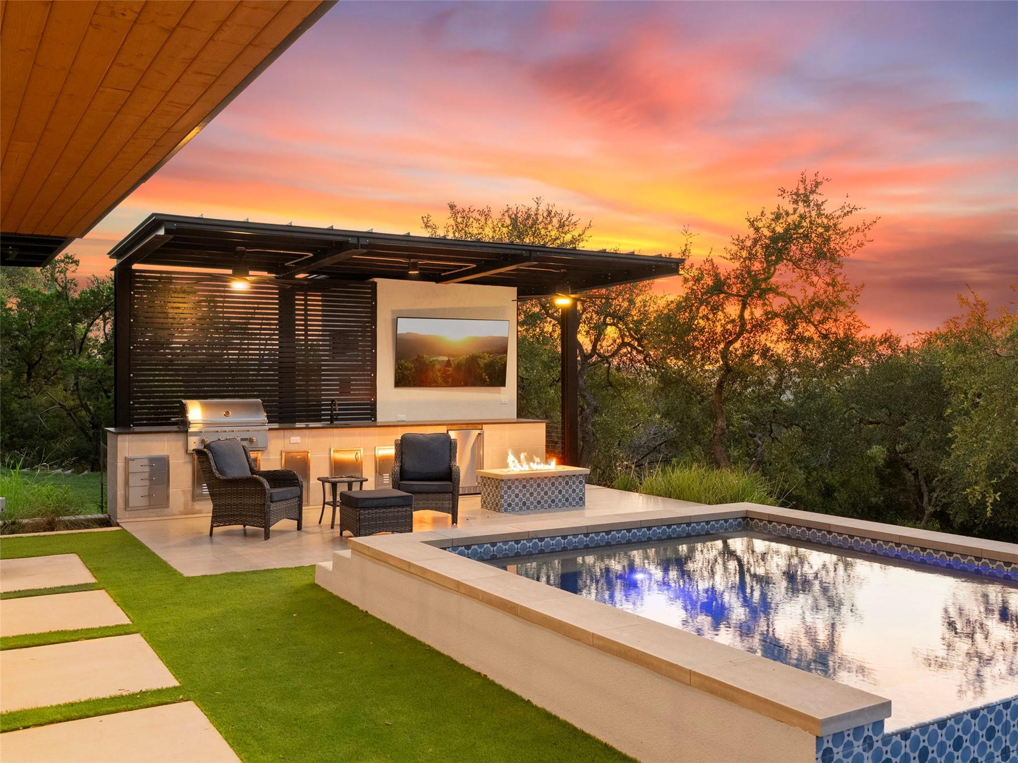 1104 SUMMIT RIDGE DR Dr, New Braunfels, TX 78132