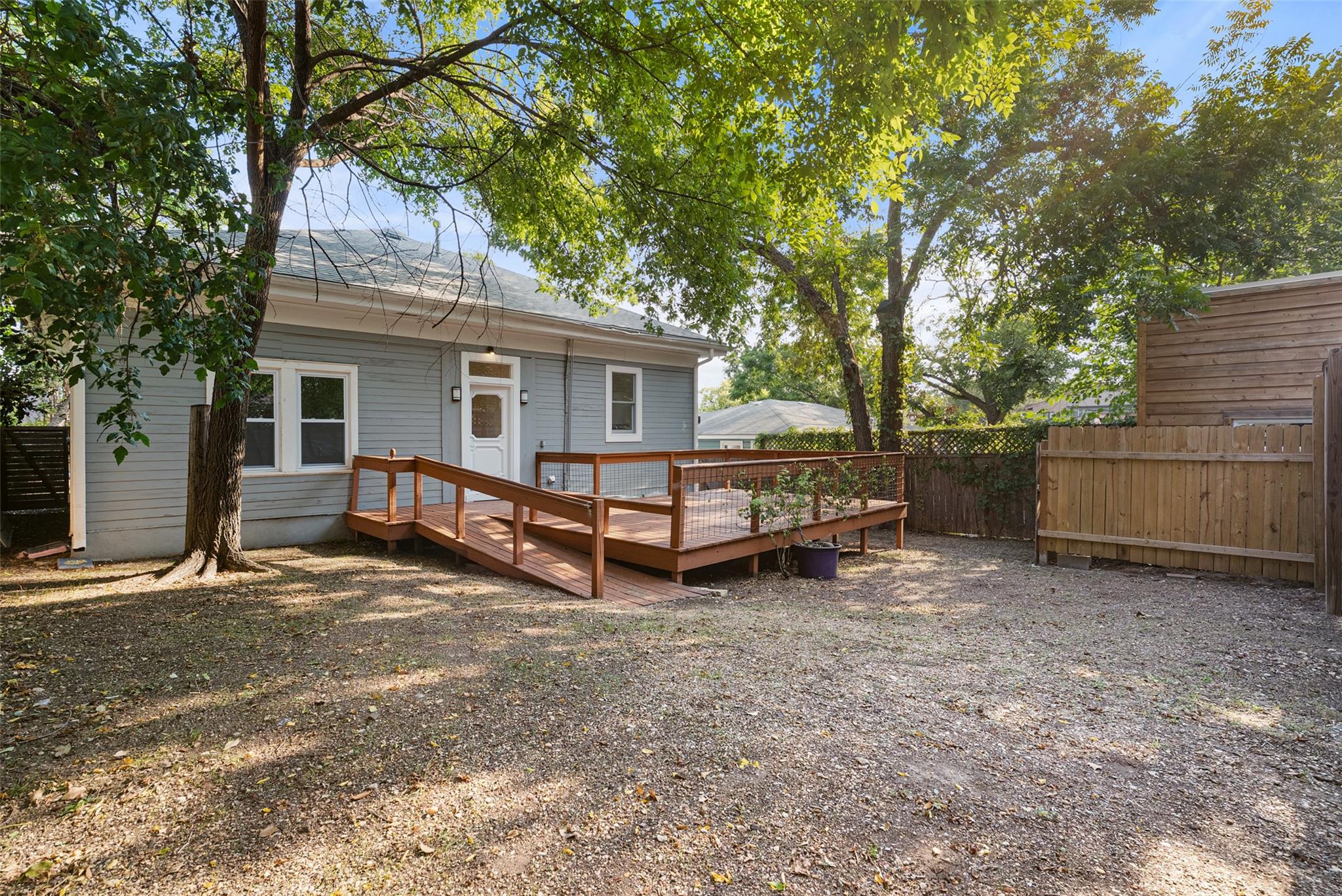 2104 E Martin Luther King Jr Blvd, Austin, TX 78702