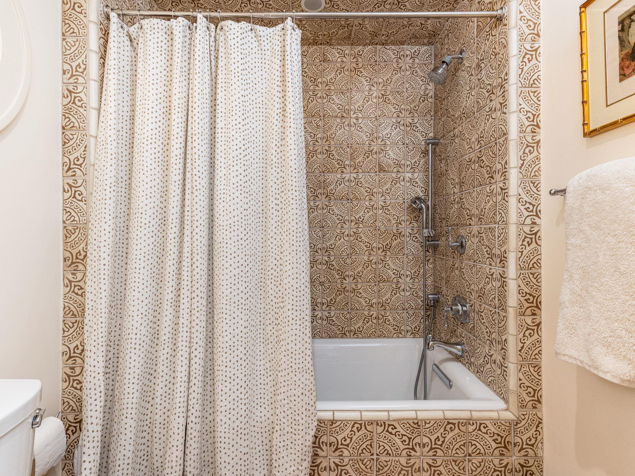 2825 Shoal Crest Ave, Austin, TX 78705