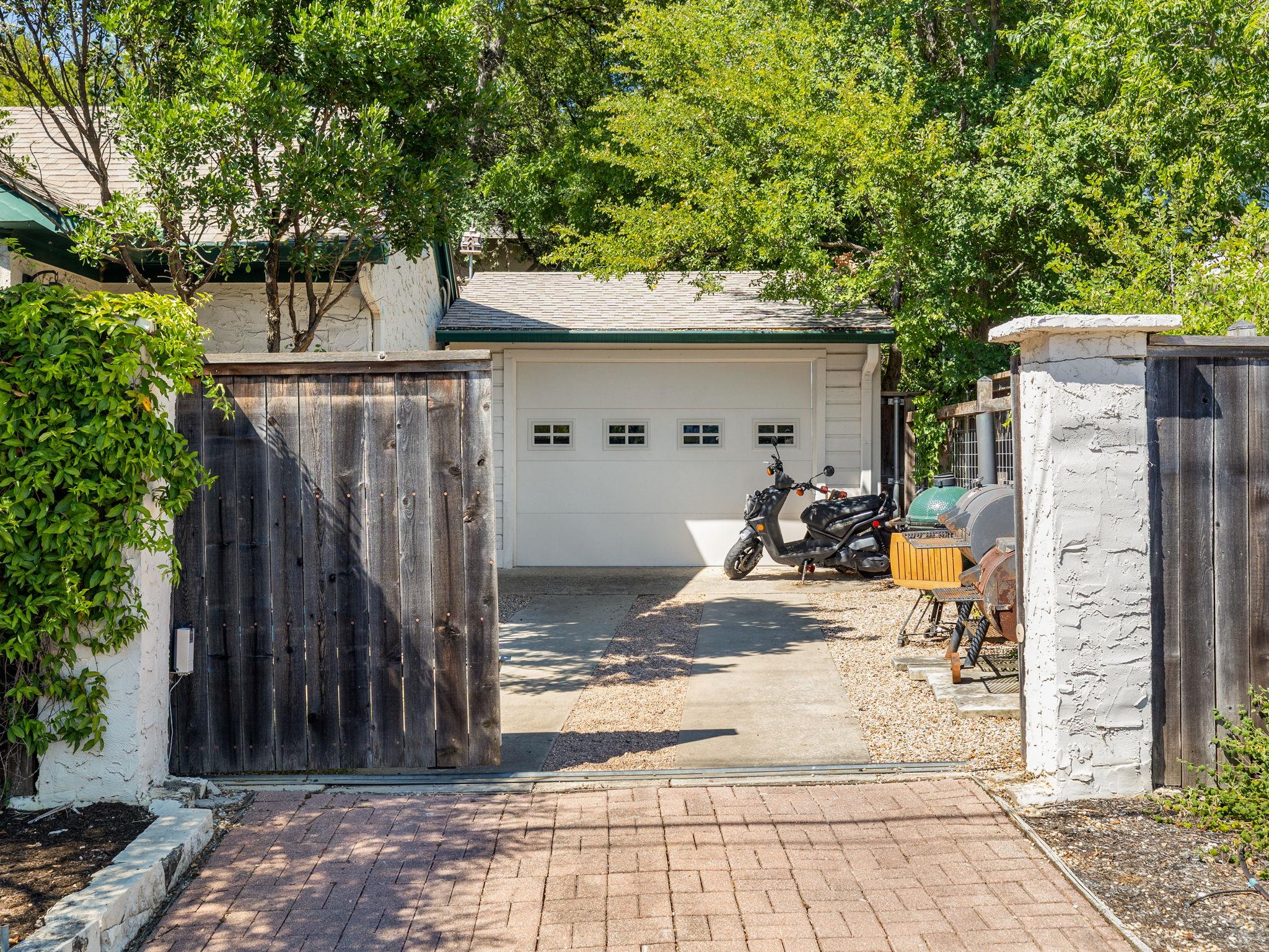 2825 Shoal Crest Ave, Austin, TX 78705