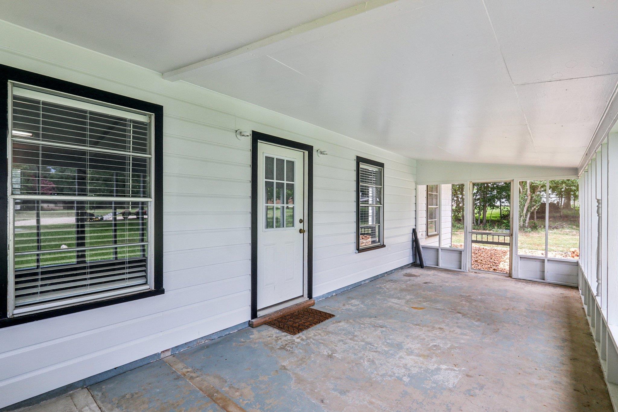 755 E Bellville St, Giddings, TX 78942