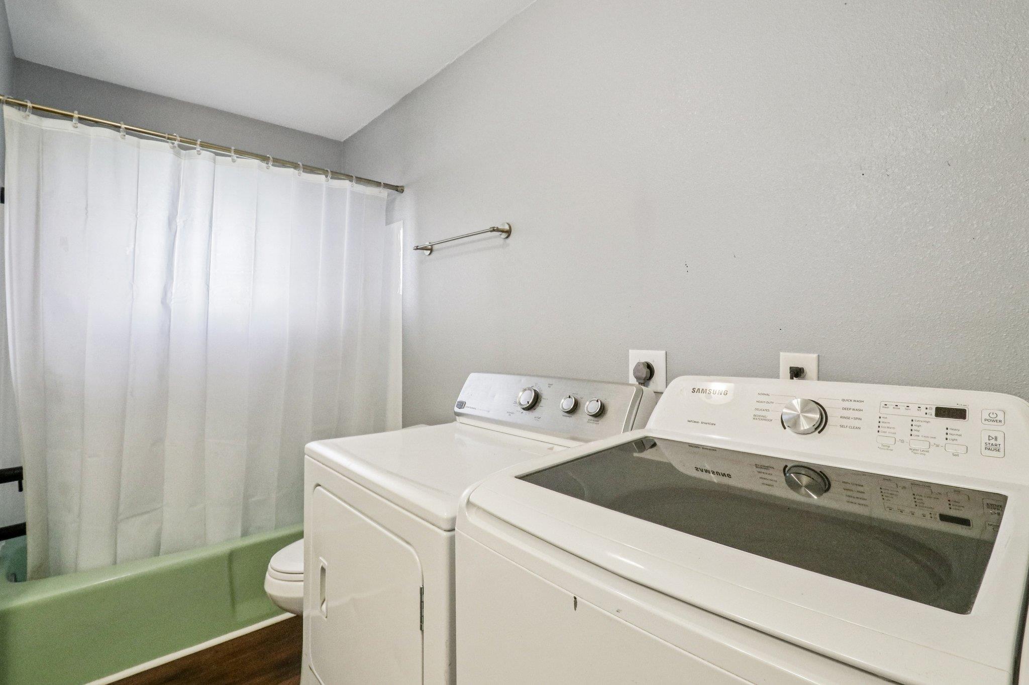 755 E Bellville St, Giddings, TX 78942