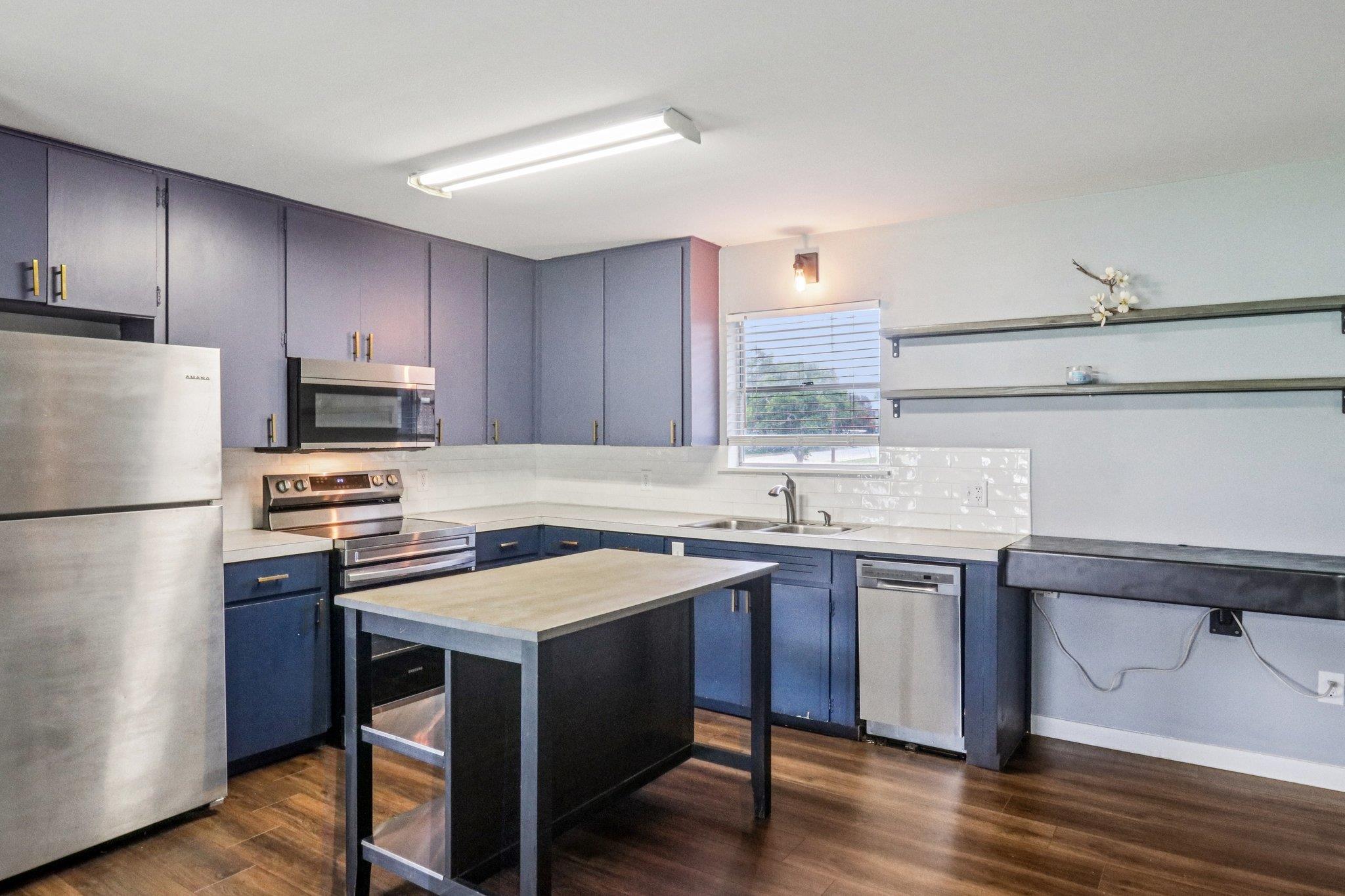 755 E Bellville St, Giddings, TX 78942