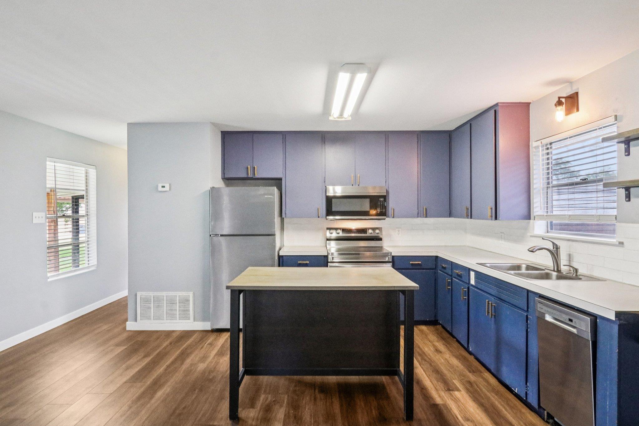 755 E Bellville St, Giddings, TX 78942