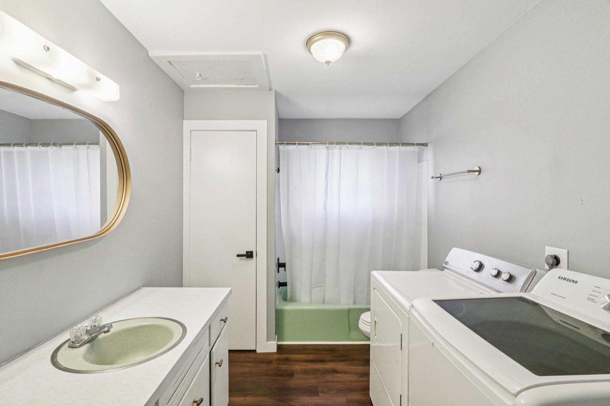 755 E Bellville St, Giddings, TX 78942