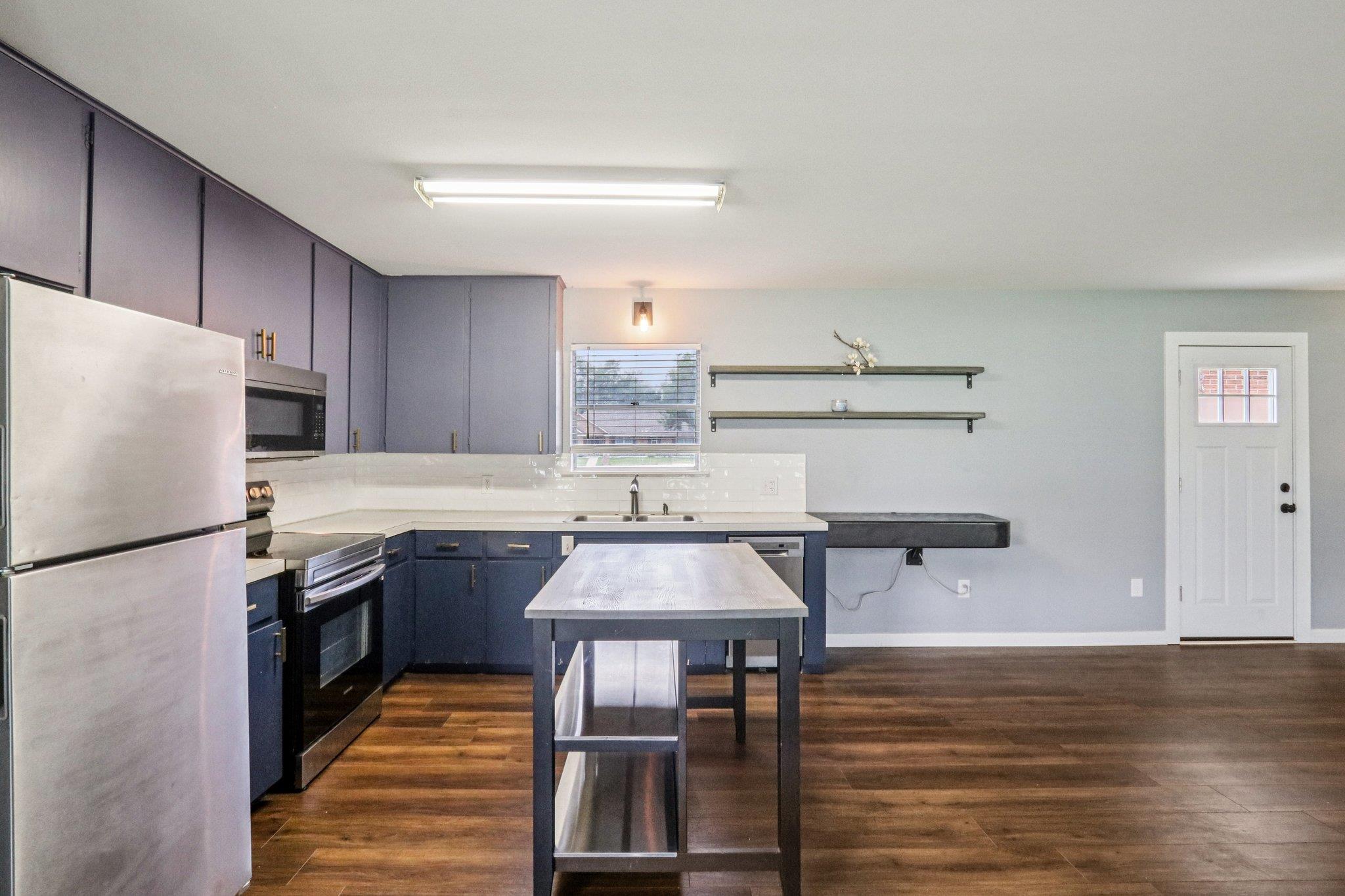 755 E Bellville St, Giddings, TX 78942