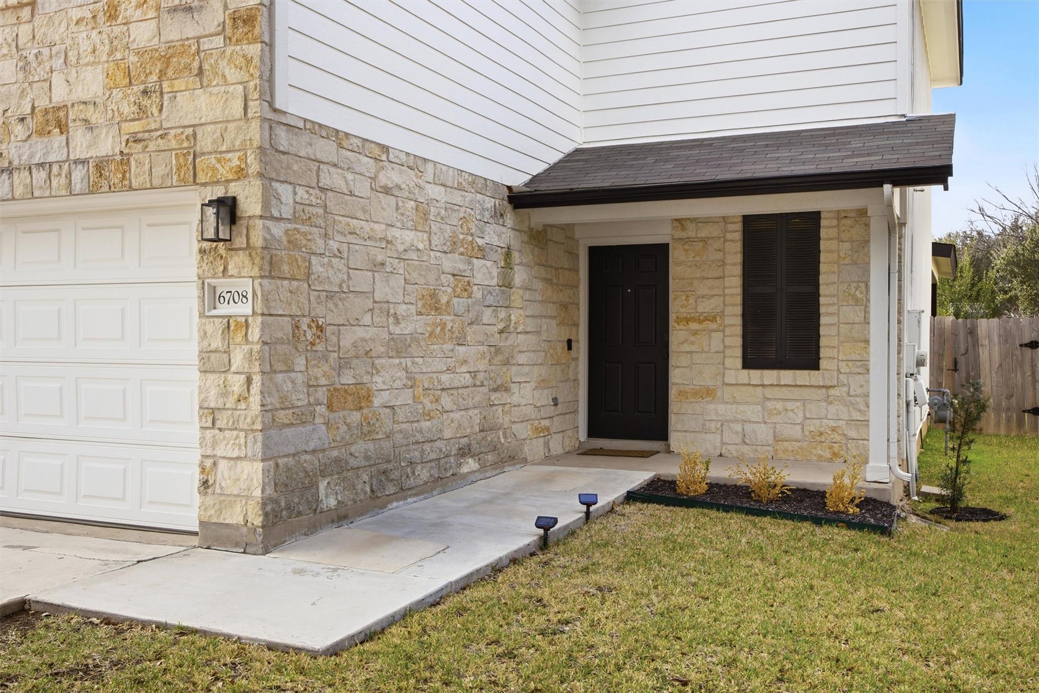 6708 Panda Royle Dr, Del Valle, TX 78617