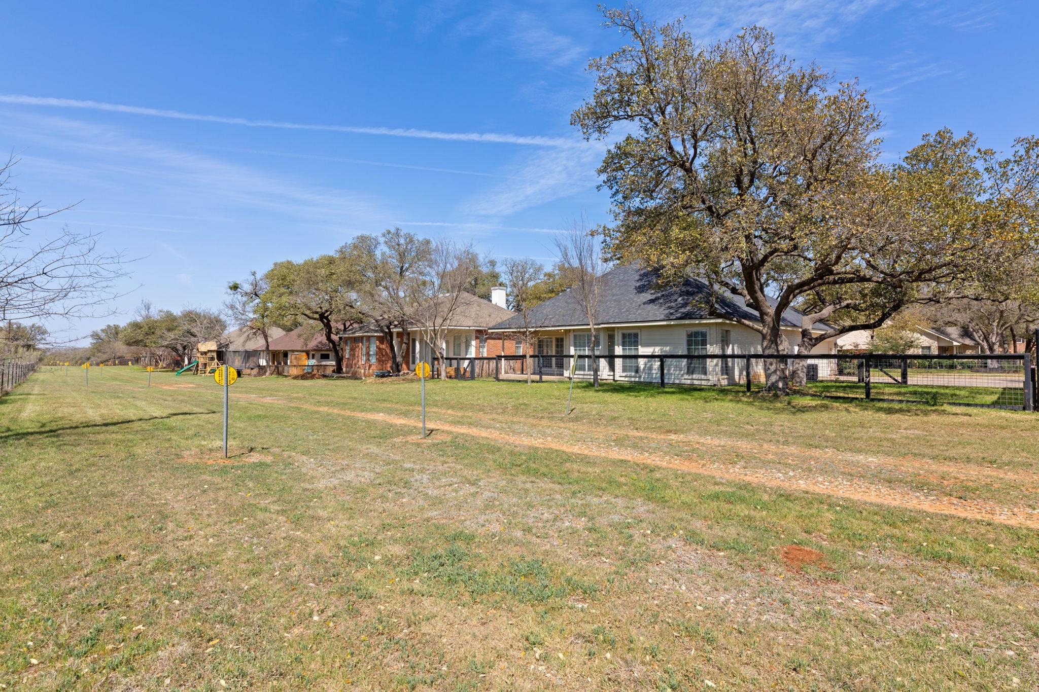 109 Riverview Dr, Georgetown, TX 78628