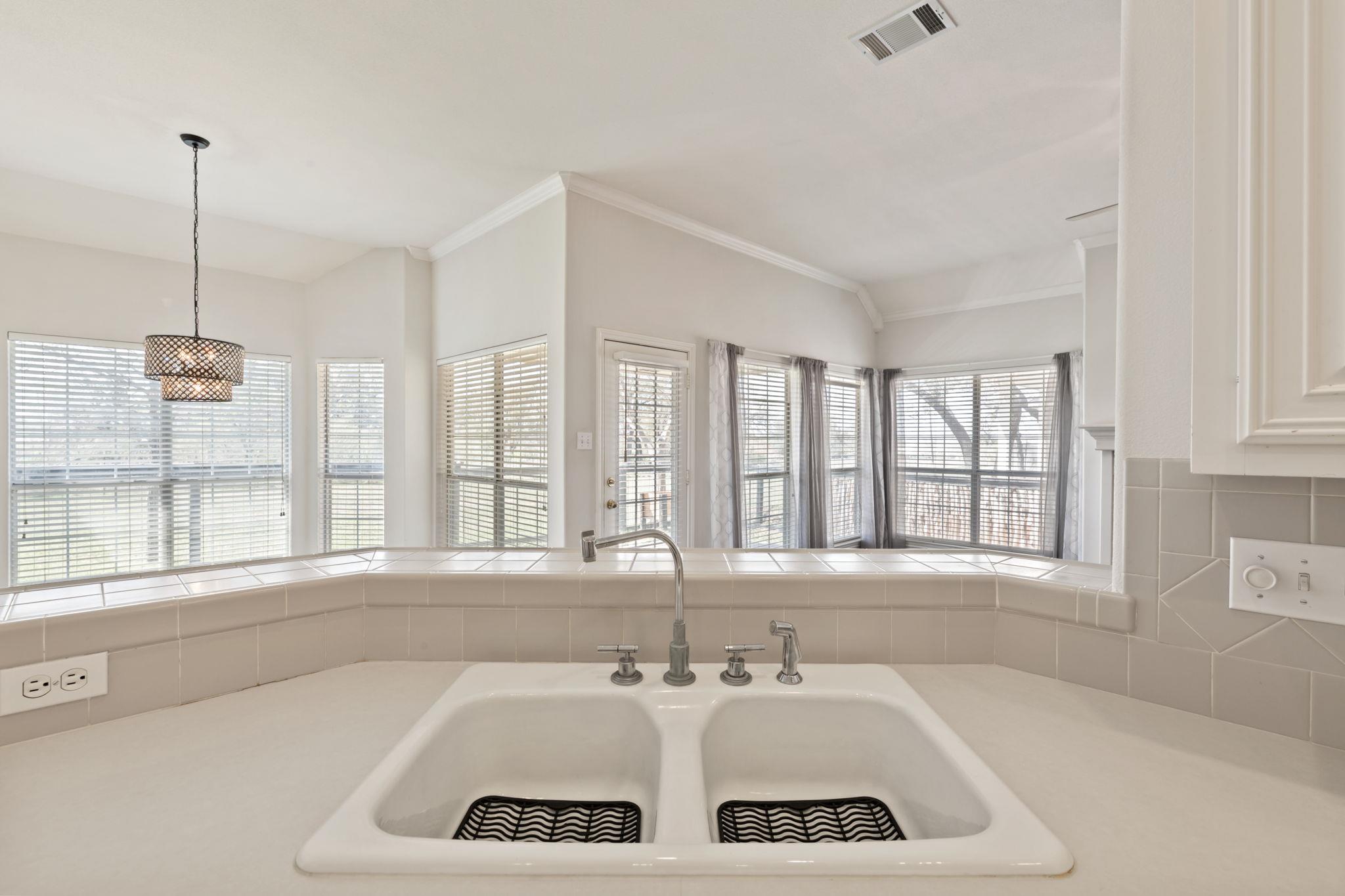 109 Riverview Dr, Georgetown, TX 78628