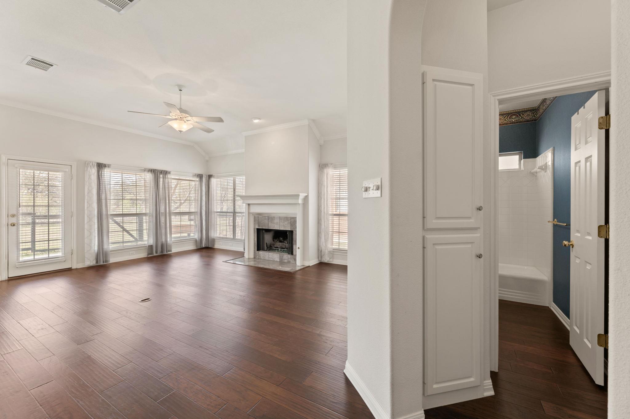 109 Riverview Dr, Georgetown, TX 78628