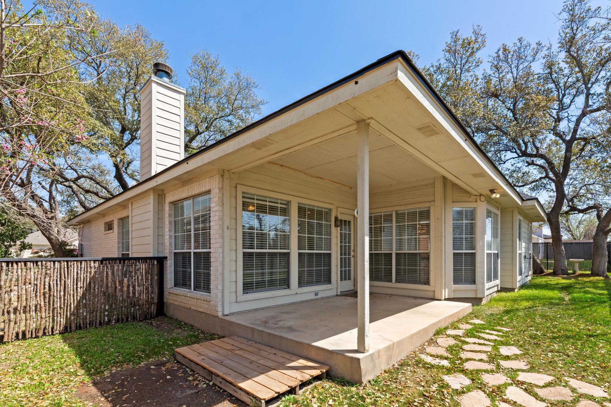 109 Riverview Dr, Georgetown, TX 78628