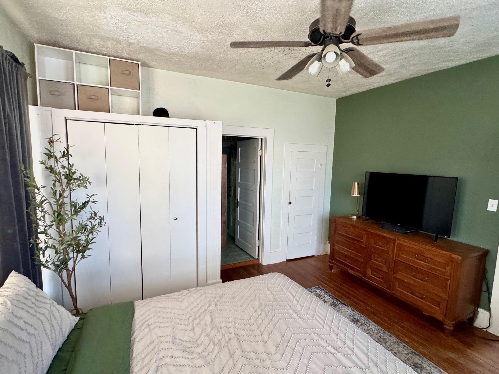 802 Hudgins St, Smithville, TX 78957