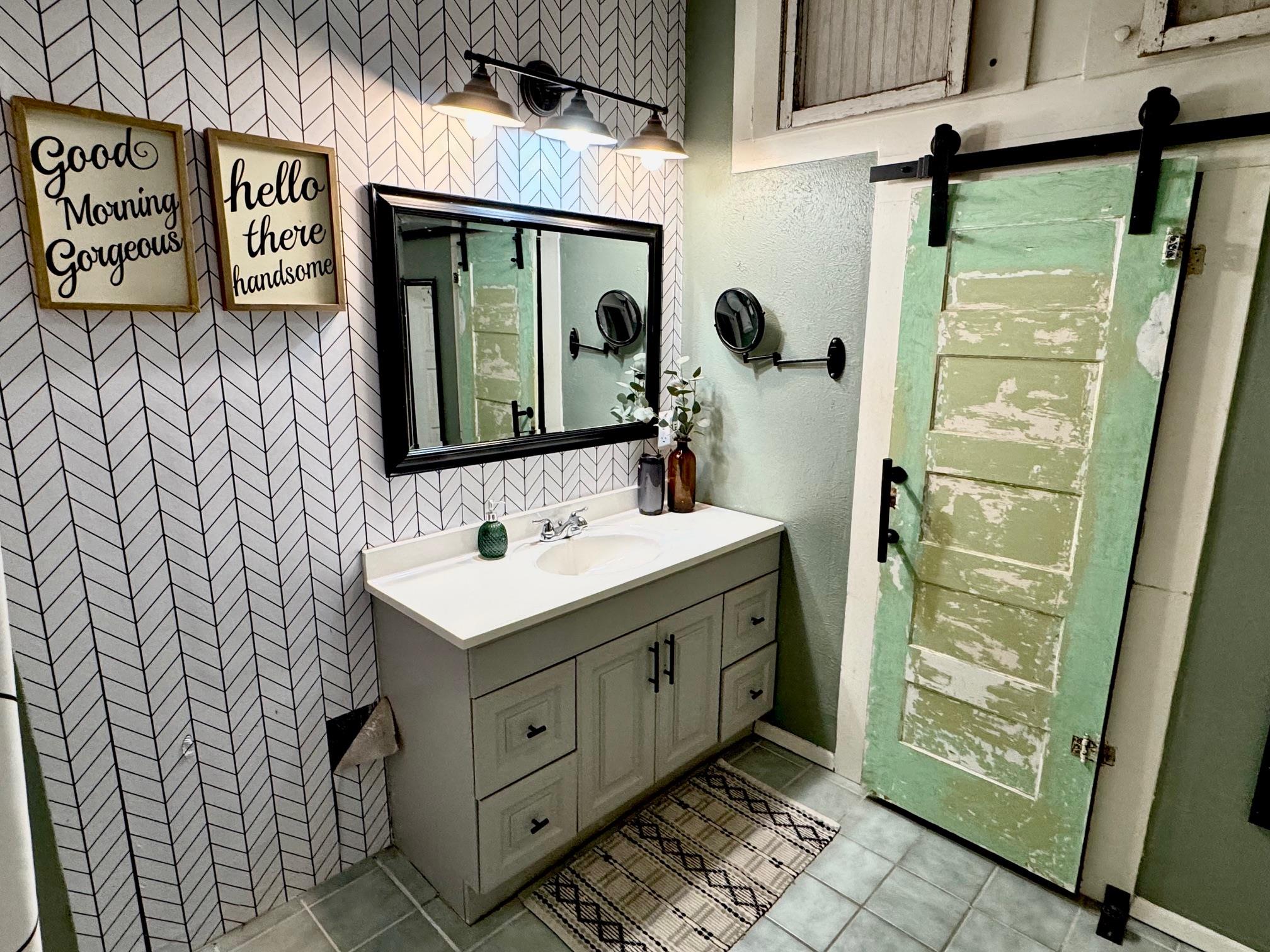 802 Hudgins St, Smithville, TX 78957