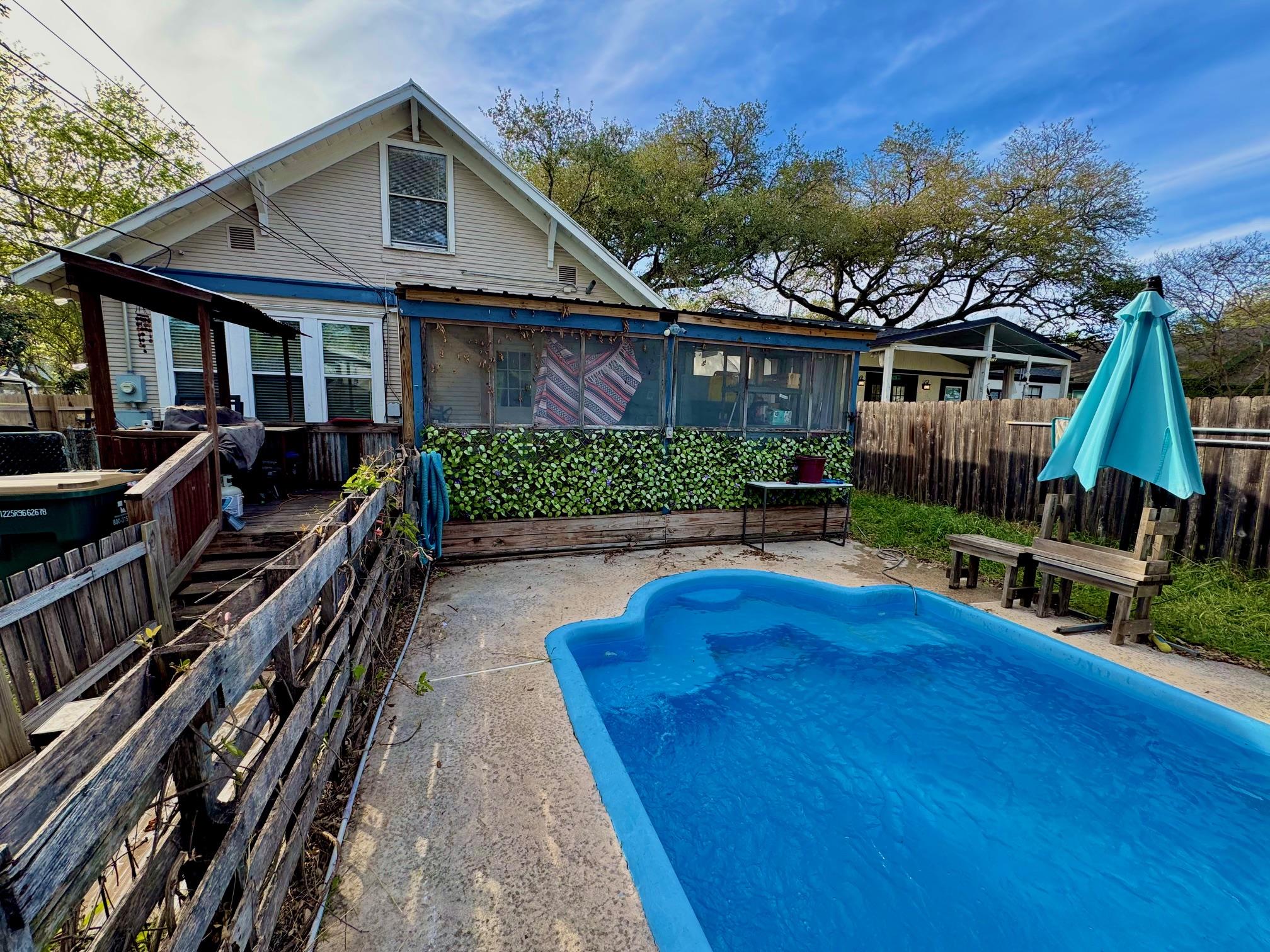 802 Hudgins St, Smithville, TX 78957