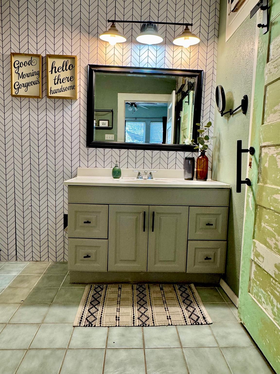 802 Hudgins St, Smithville, TX 78957